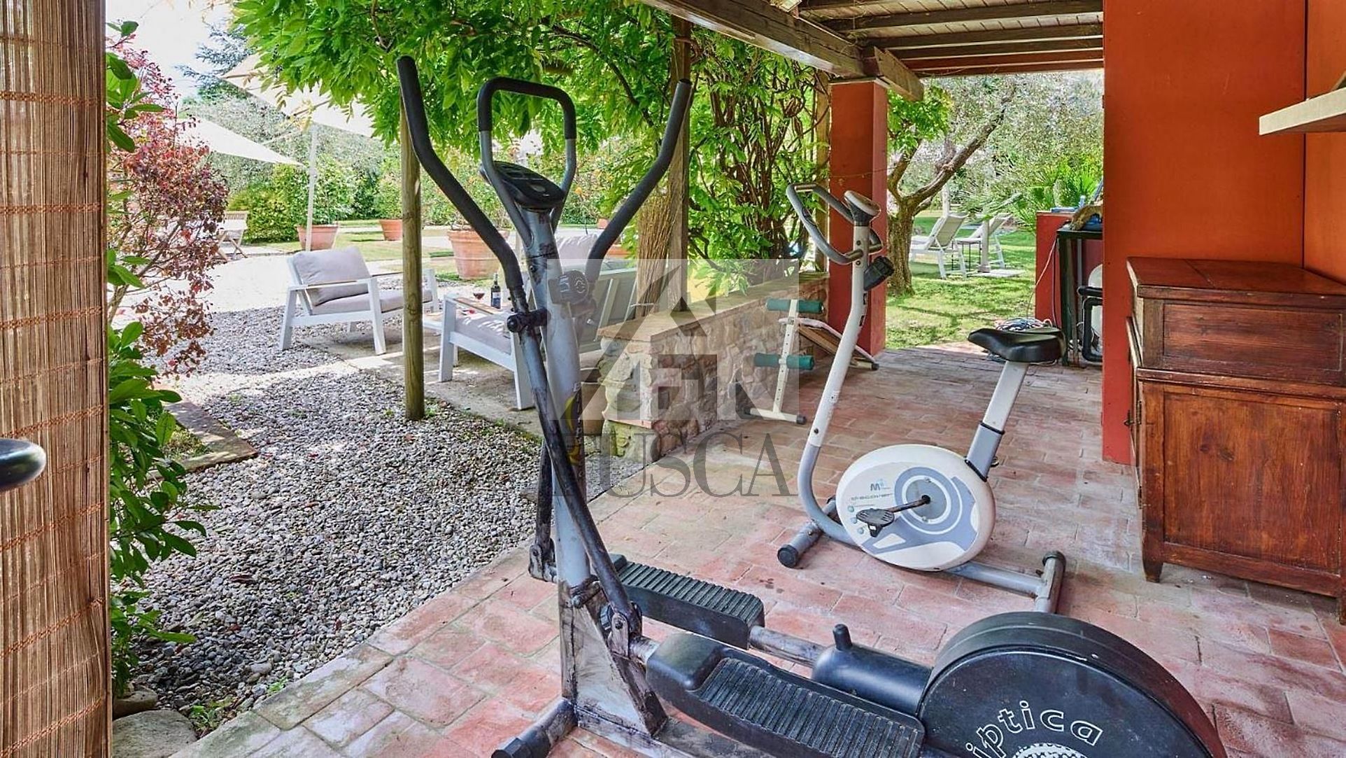 Immagine 28 di Villa in vendita  in Via Barsotto a Lucca