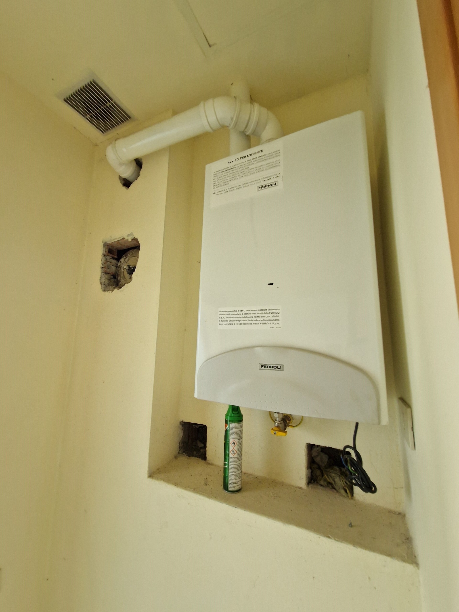 Immagine 10 di Capannone industriale in vendita  in Viale Giacomo Puccini a Lucca