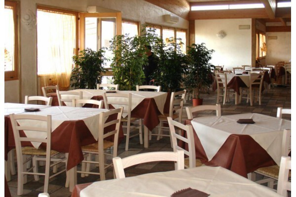 Immagine 1 di Bar / Ristorante in vendita  in Viale Europa 18 a Viareggio
