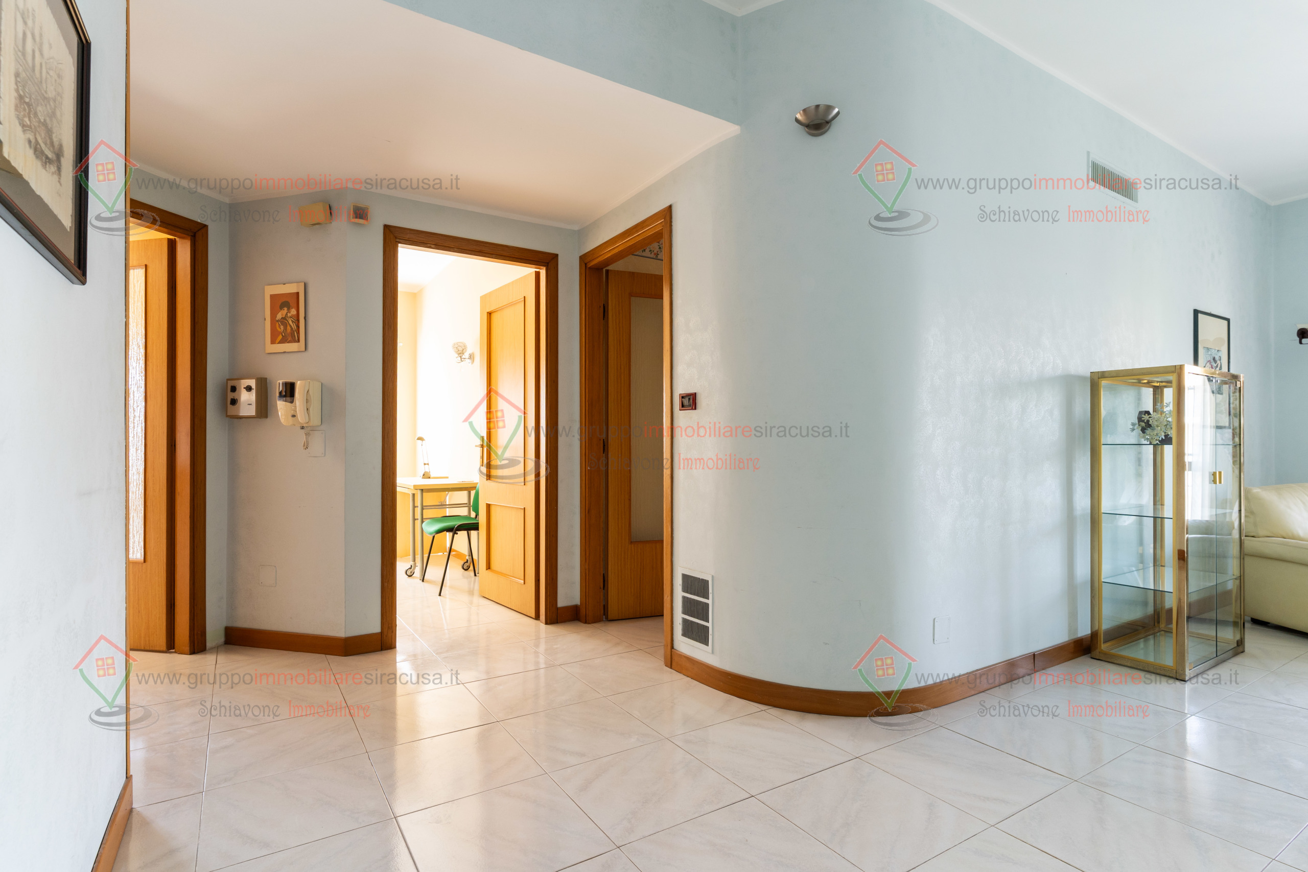 Immagine 9 di Pentalocale in vendita  a Siracusa