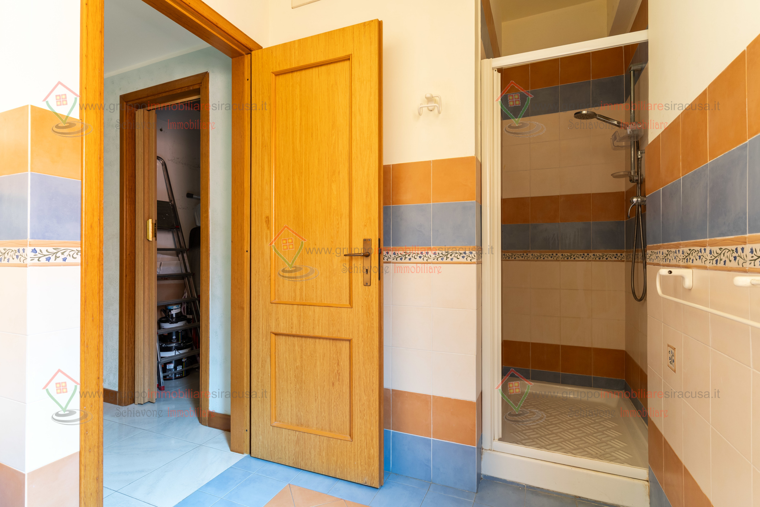 Immagine 26 di Pentalocale in vendita  a Siracusa