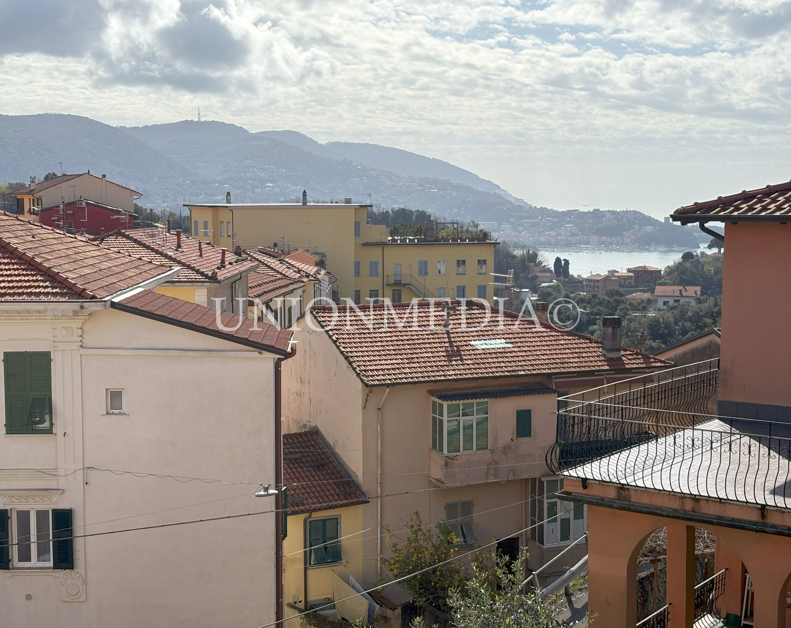 Immagine 1 di Porzione di casa in vendita  in Via Umberto Biancamano 88 a La Spezia