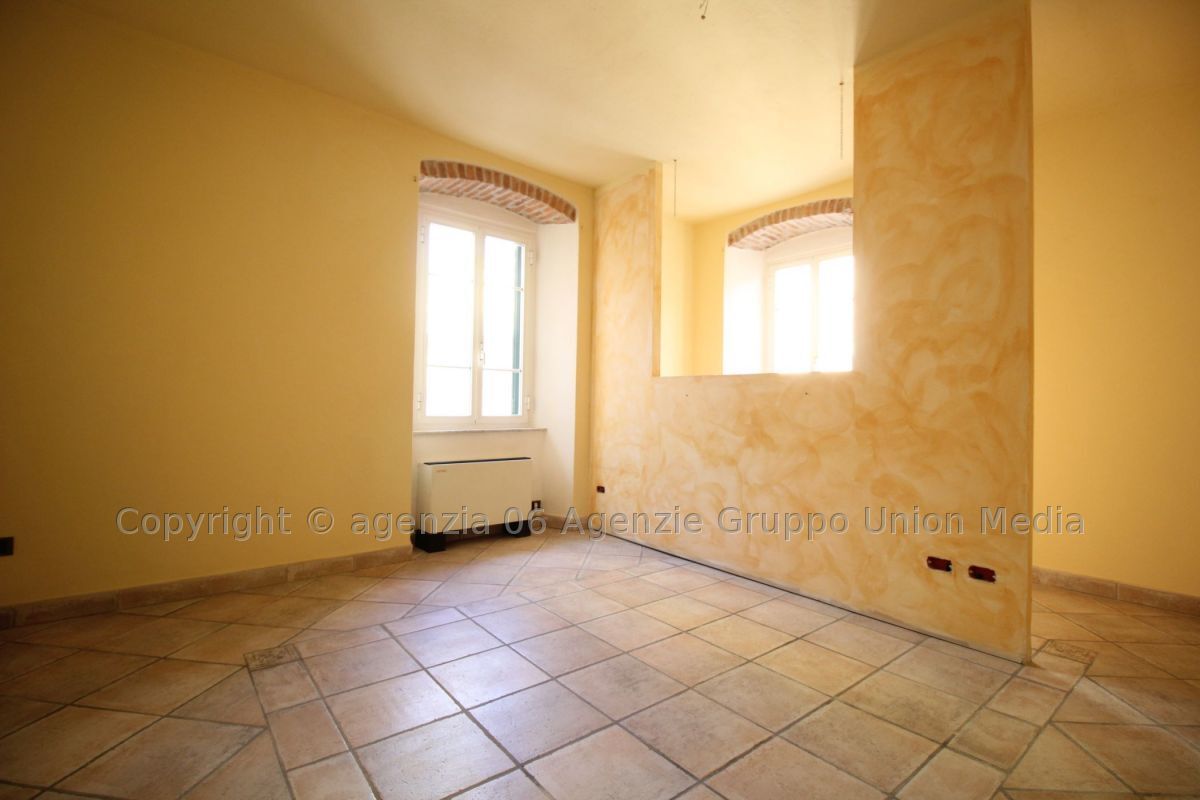 Immagine 19 di Appartamento in vendita  a Ortonovo