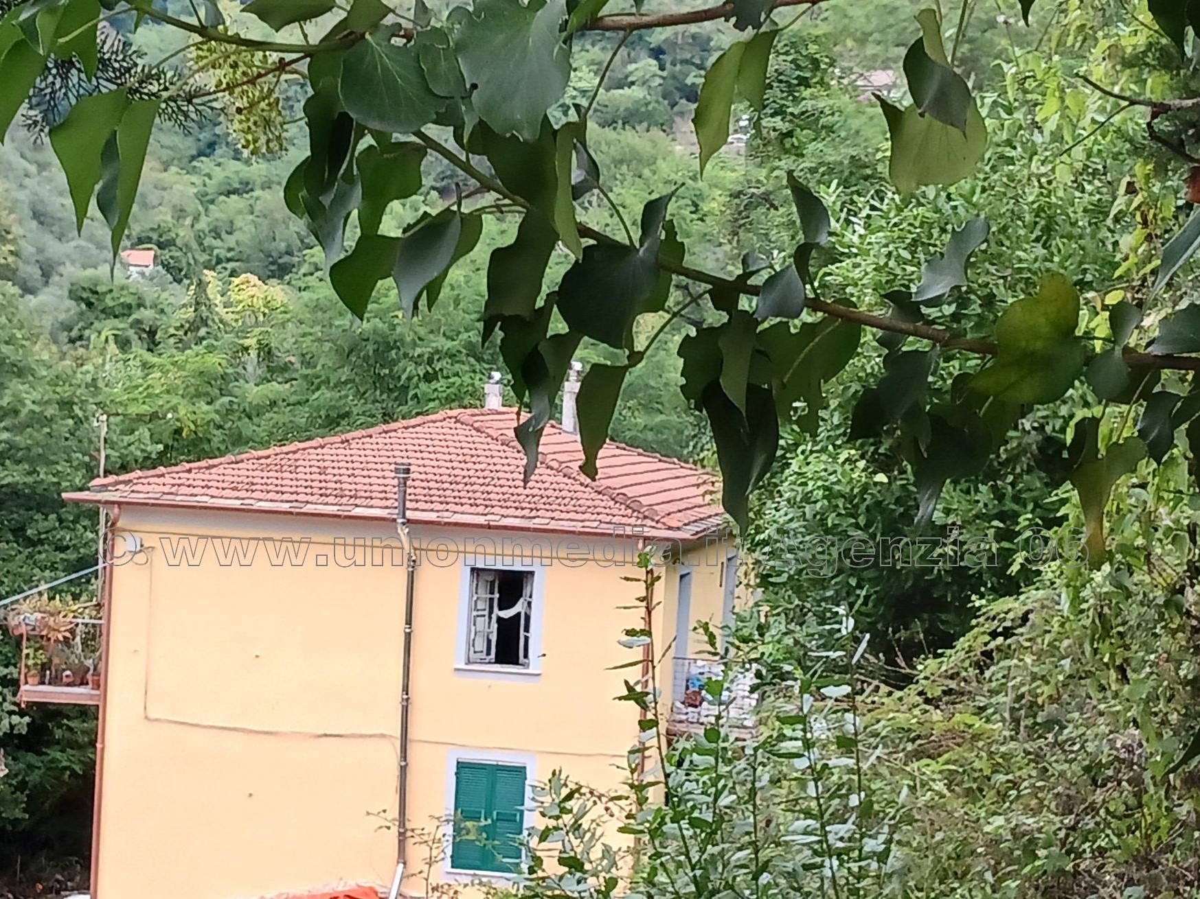 Immagine 3 di Appartamento in vendita  a Lerici