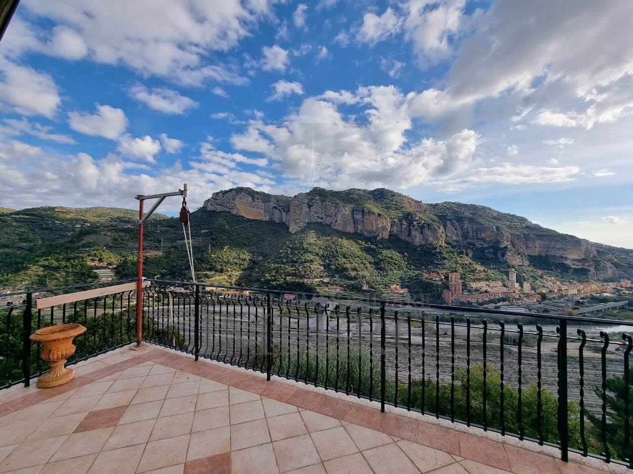 Immagine 29 di Casa indipendente in vendita  in Via Tamagna 25 a Ventimiglia