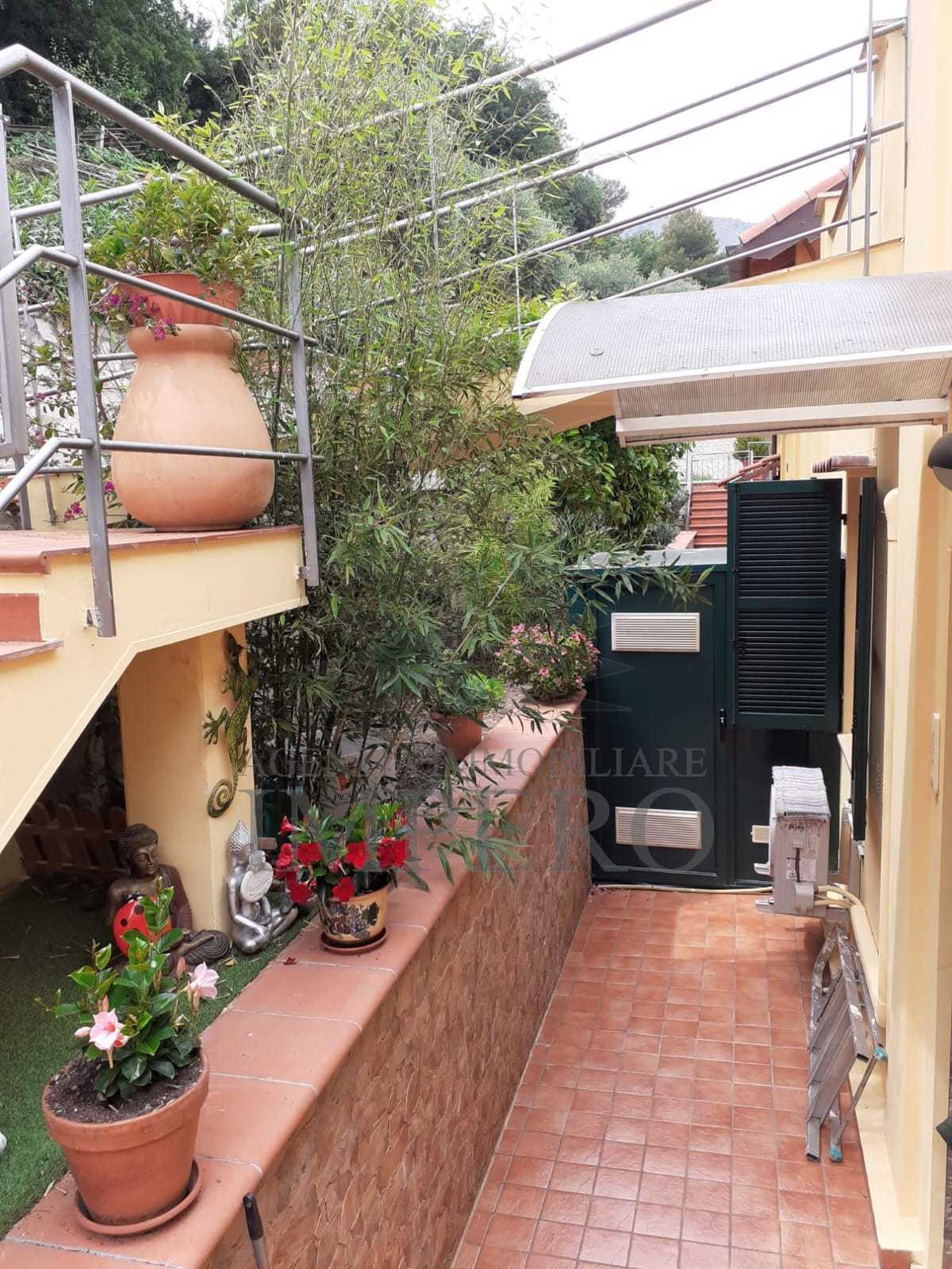 Immagine 22 di Porzione di casa in vendita  in Via Sant'Anna 111 a Ventimiglia