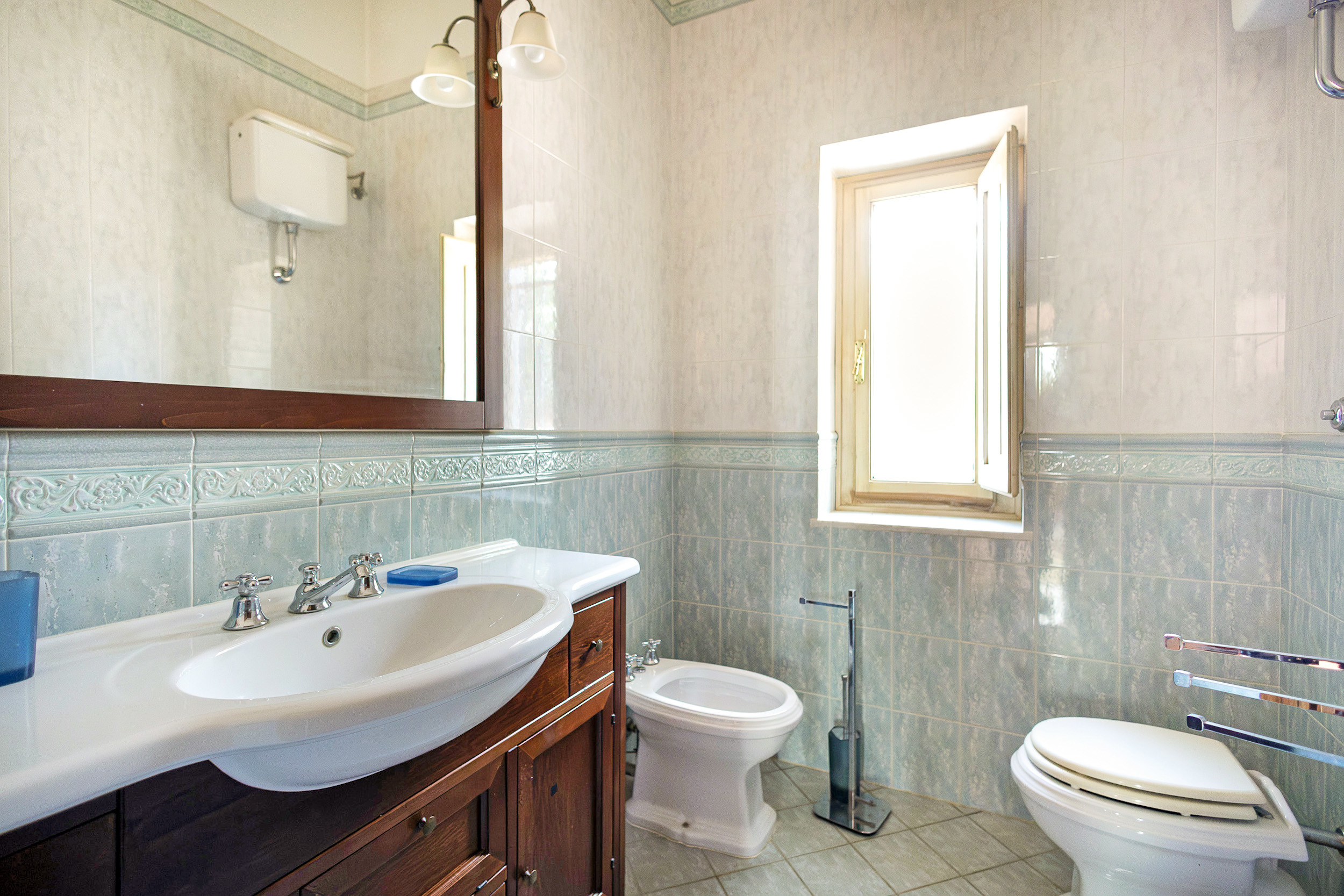 Immagine 11 di Villa in vendita  a Pisa