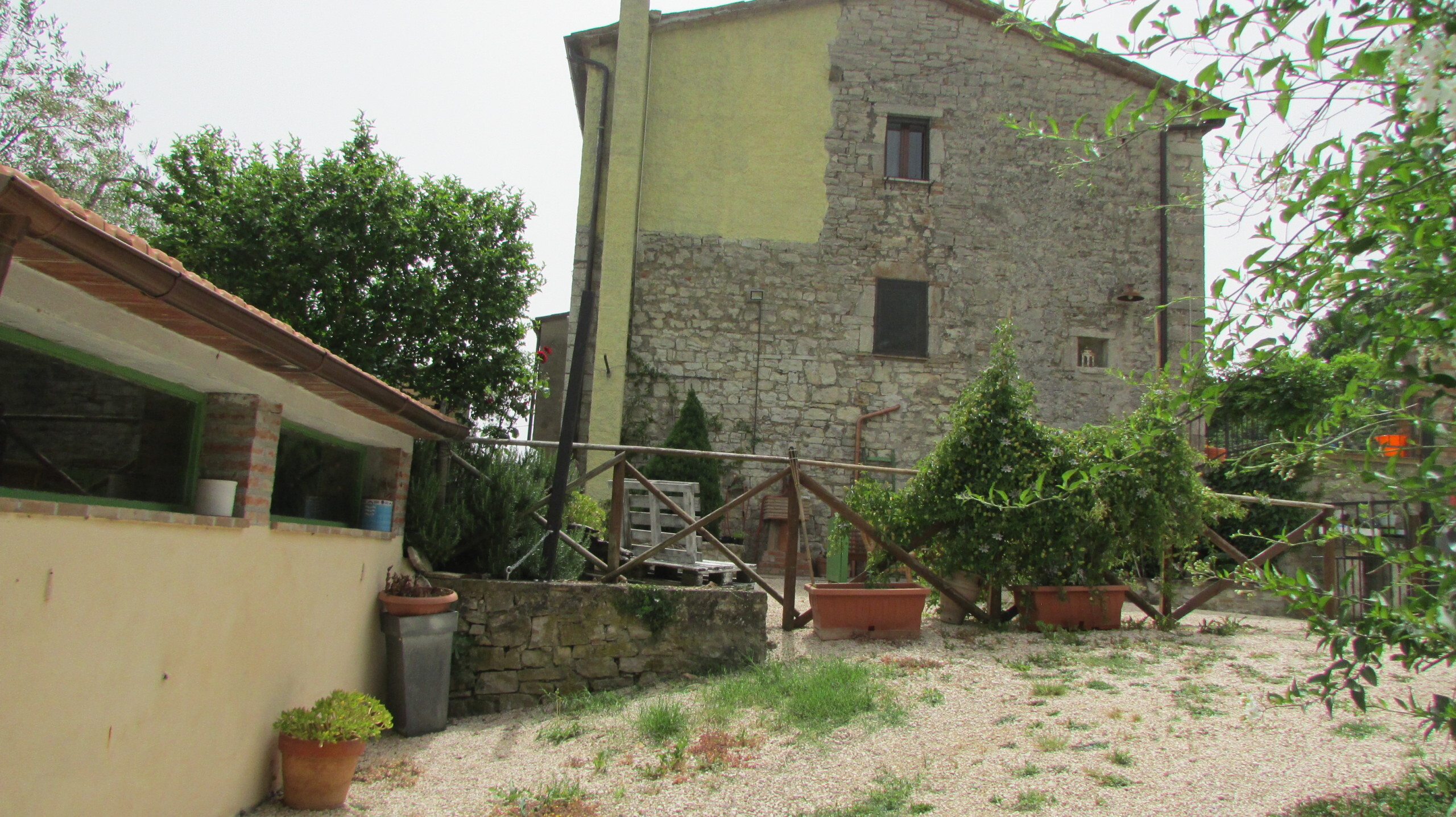 Immagine 2 di Casa indipendente in vendita  a Todi