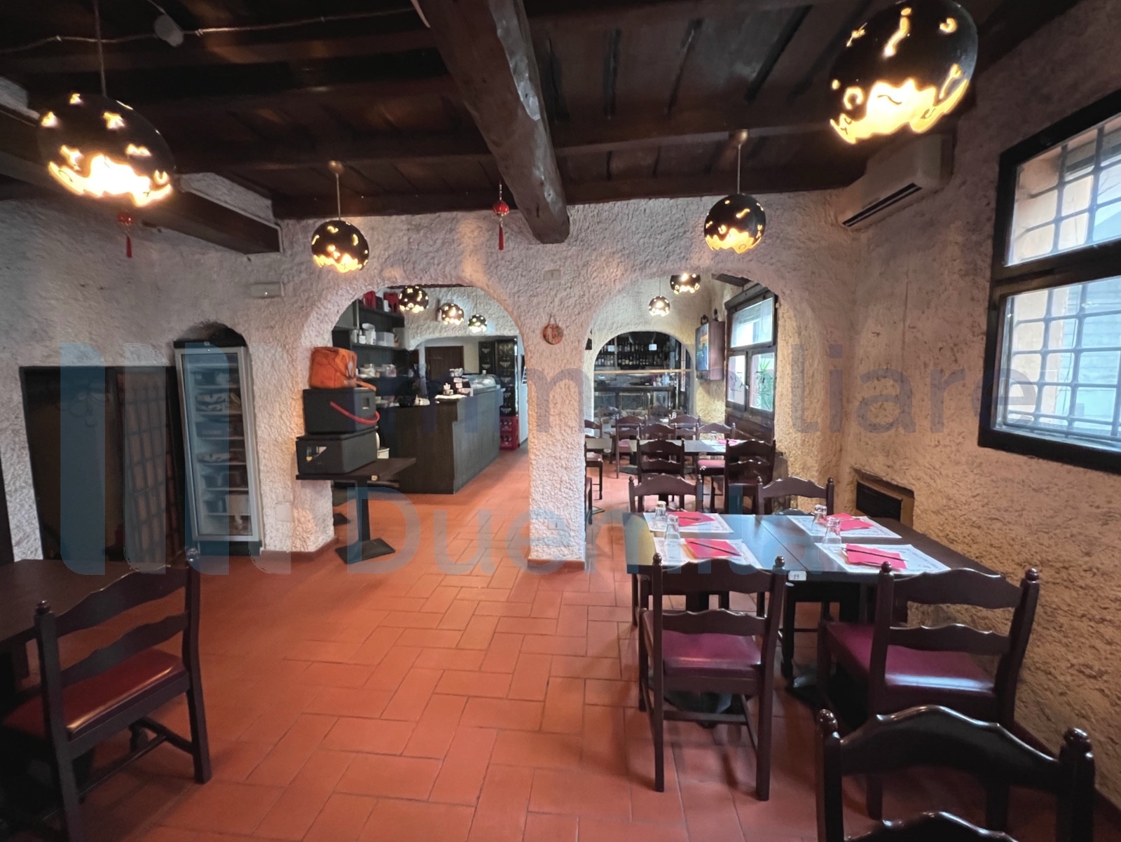 Immagine 3 di Locale commerciale in vendita  a Bologna