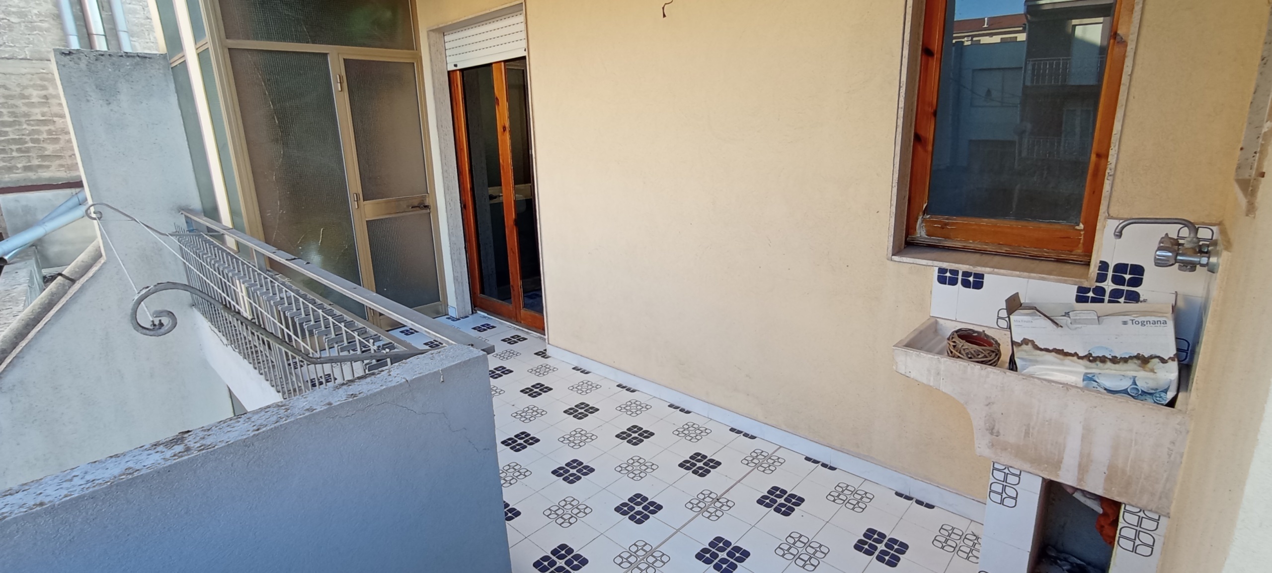 Immagine 19 di Pentalocale in affitto  a Ragusa