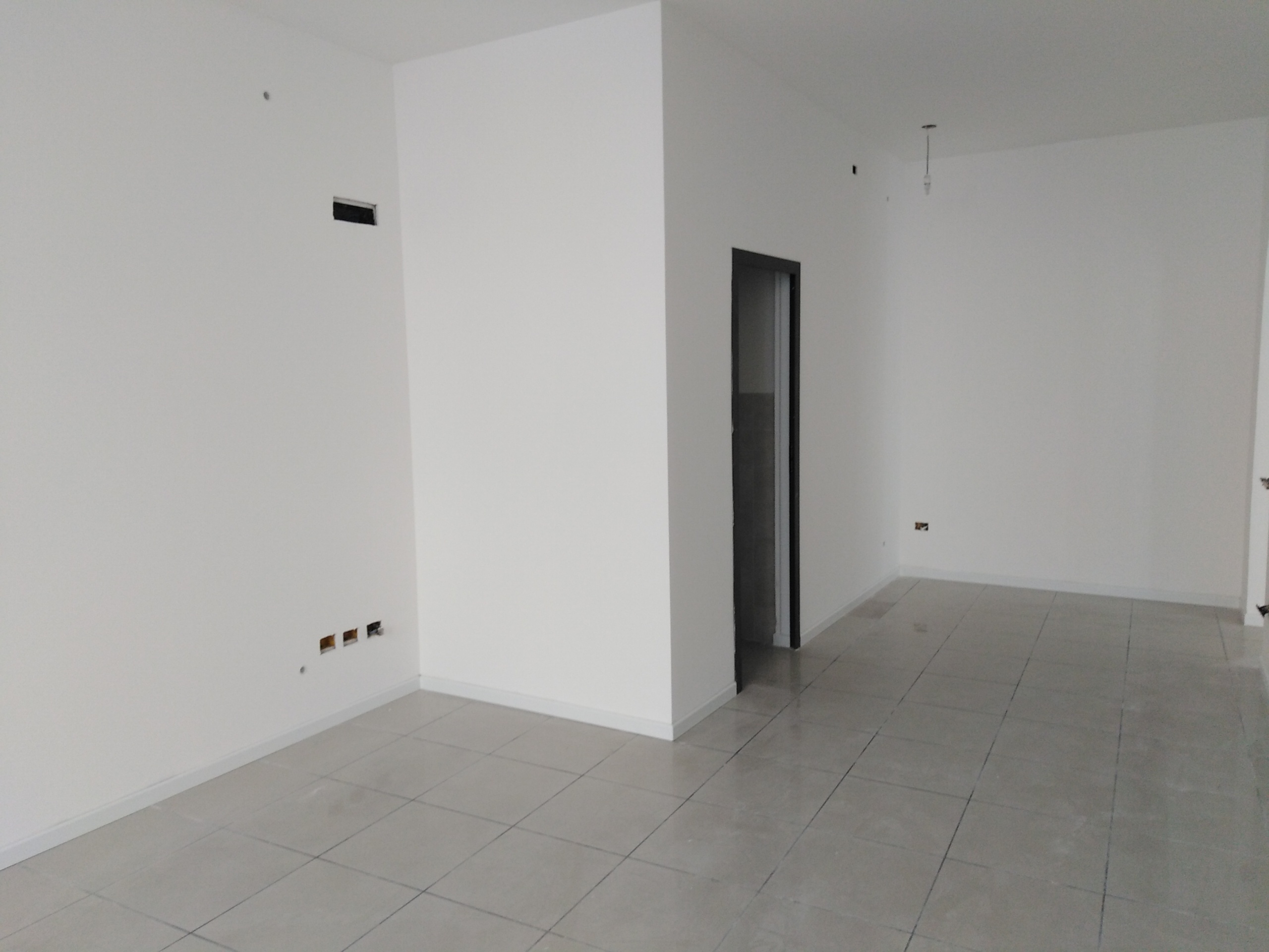 Immagine 8 di Locale commerciale in affitto  a Ragusa