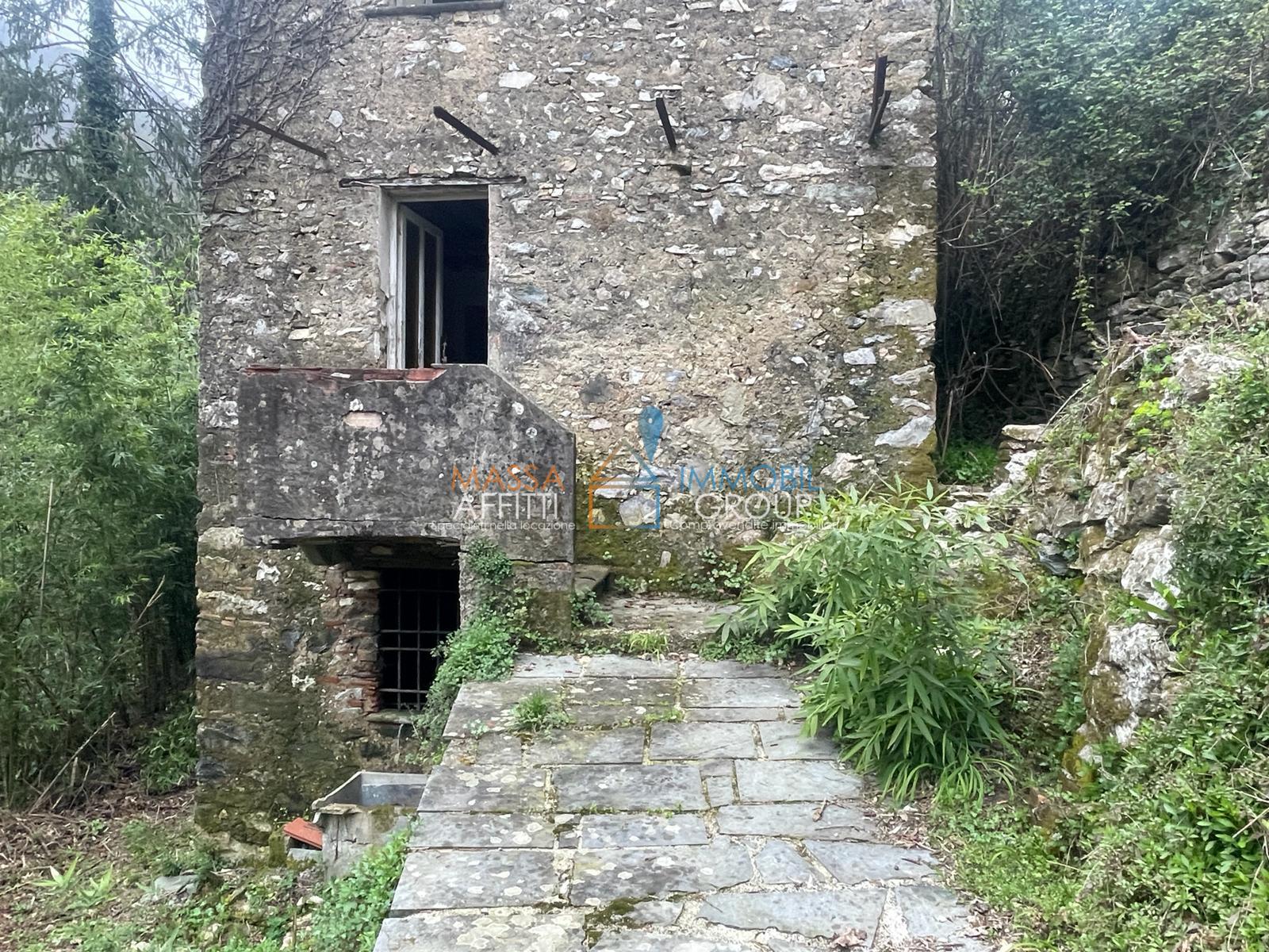 Immagine 7 di Casa semindipendente in vendita  in Via Monte Grappa 1 a Stazzema