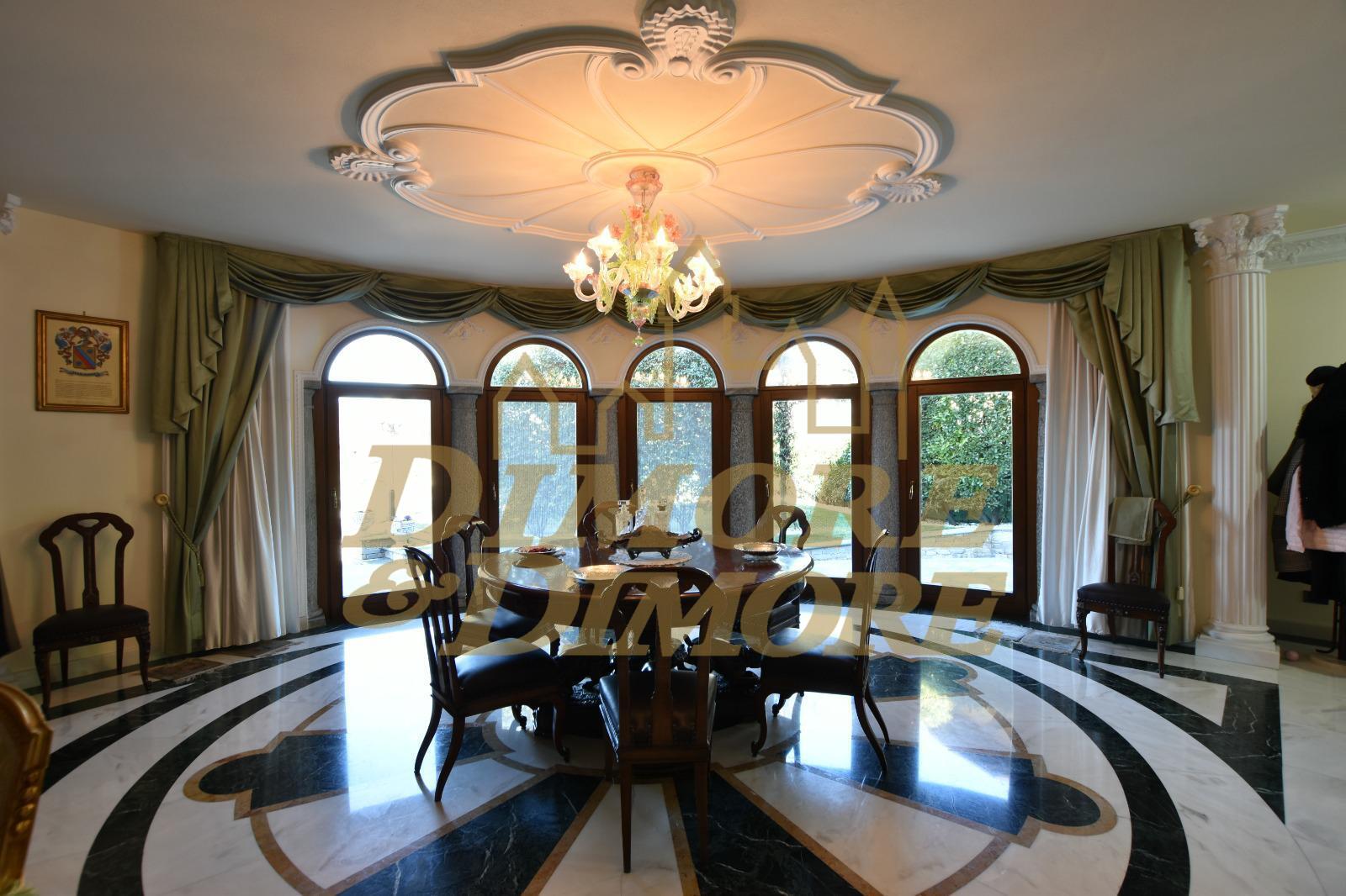 Immagine 18 di Villa in vendita  a Verbania