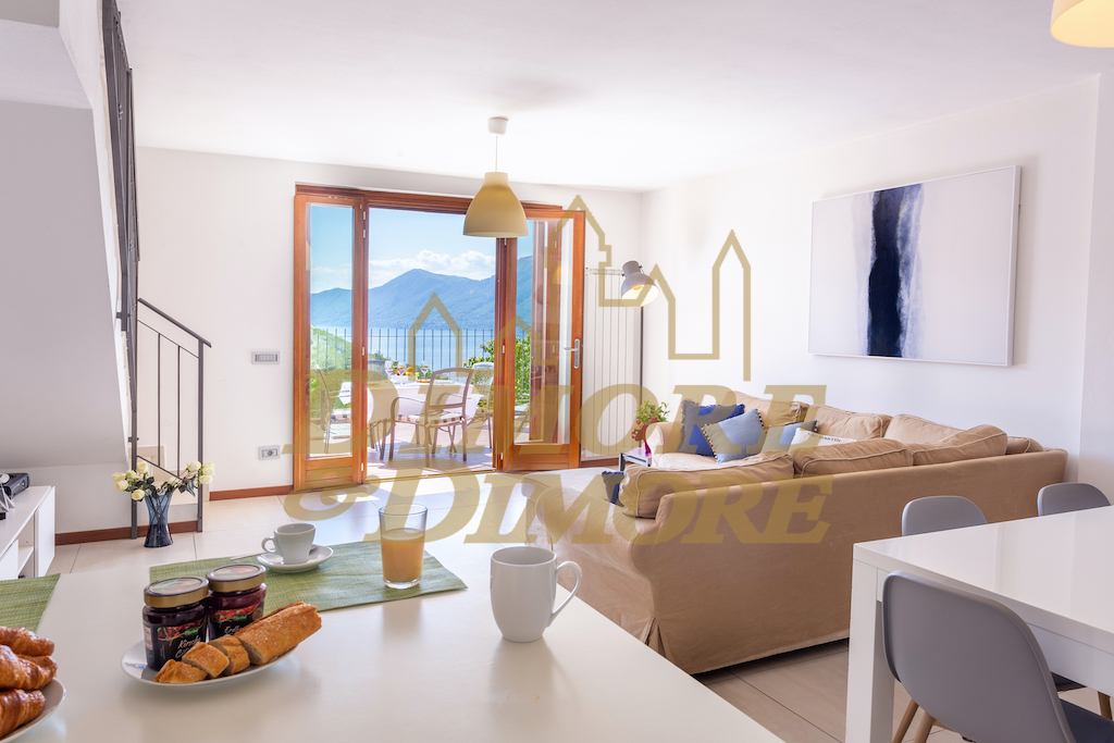 Immagine 8 di Villetta a schiera in vendita  a Luino