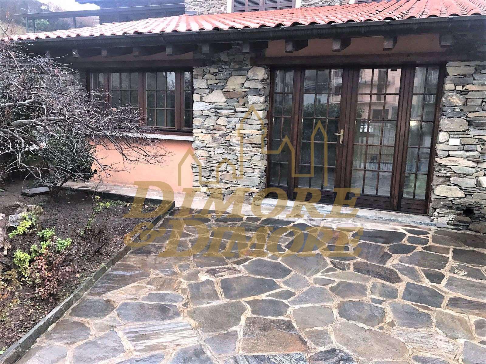 Immagine 5 di Villa in vendita  a Luino