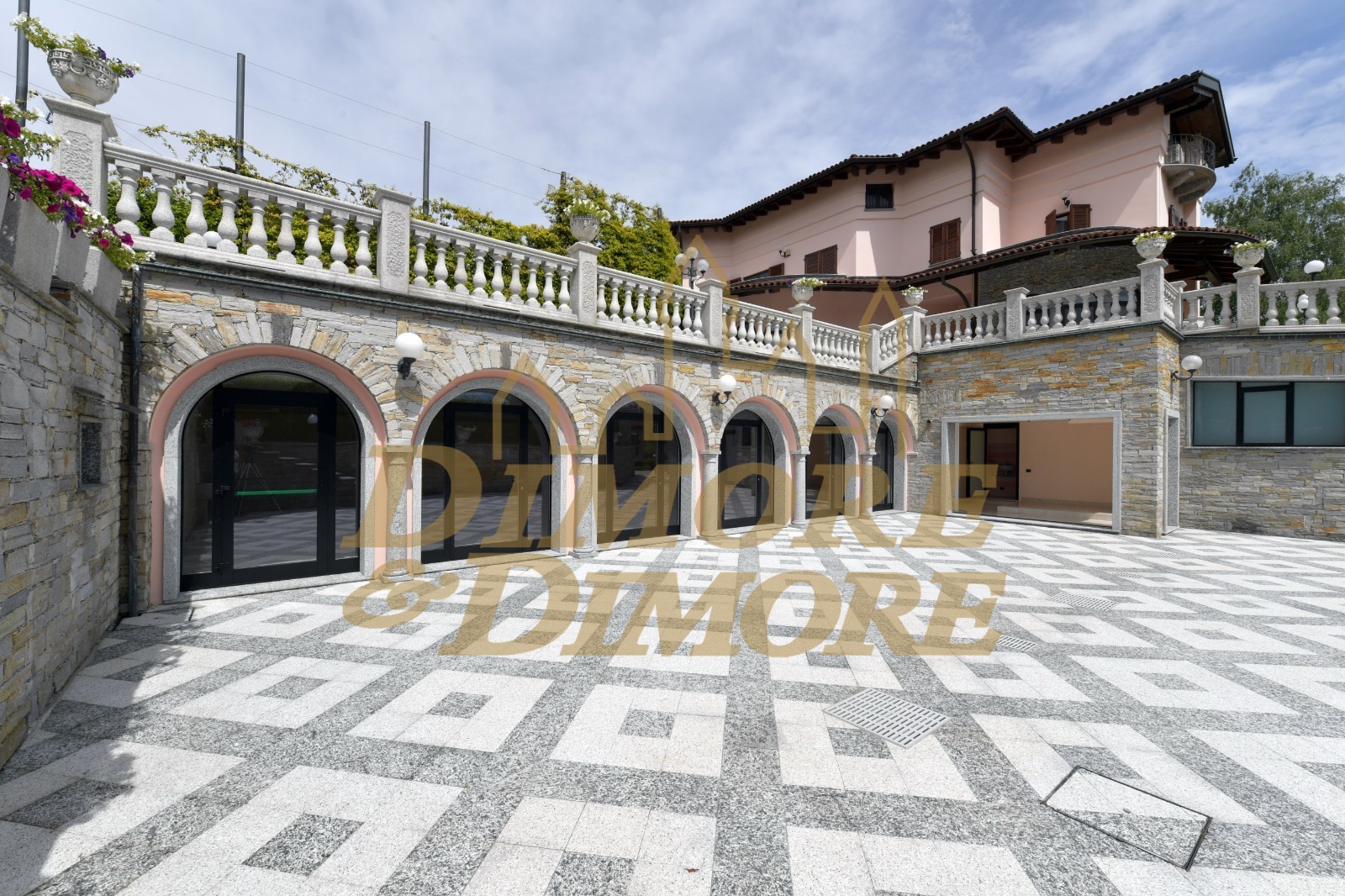 Immagine 5 di Villa in vendita  a Verbania