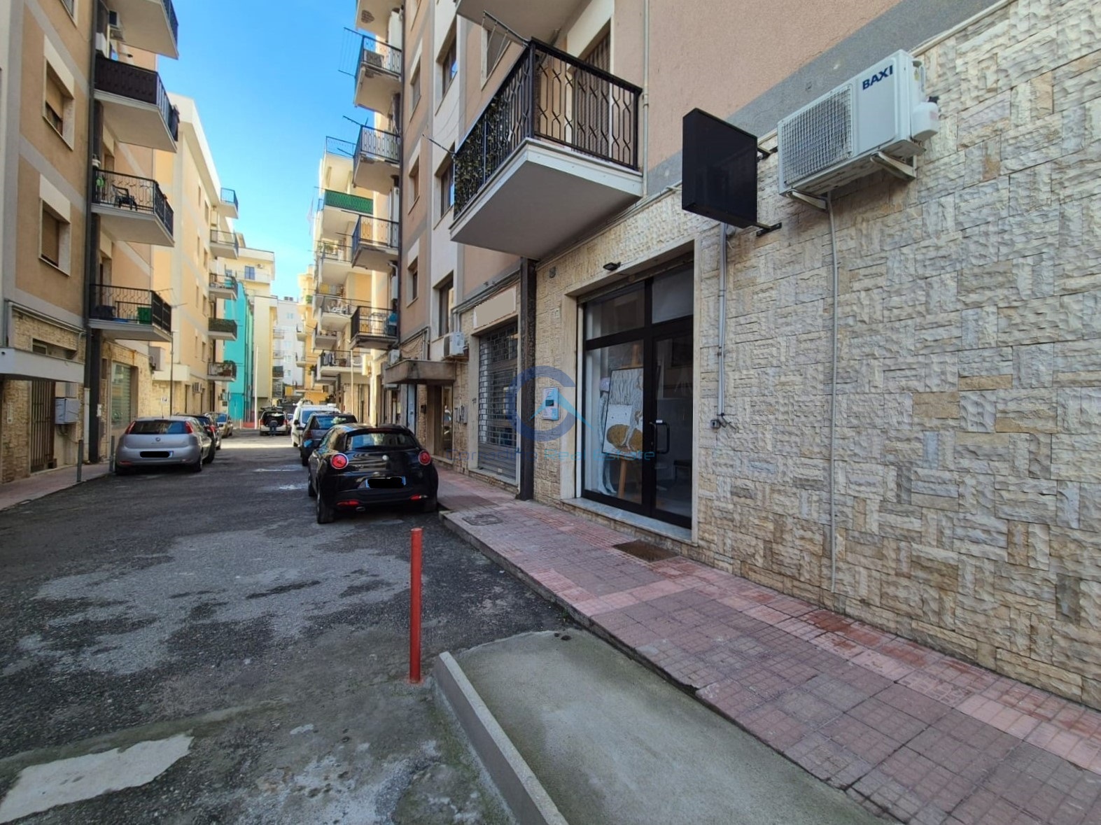 Immagine 9 di Locale commerciale in affitto  a Catanzaro