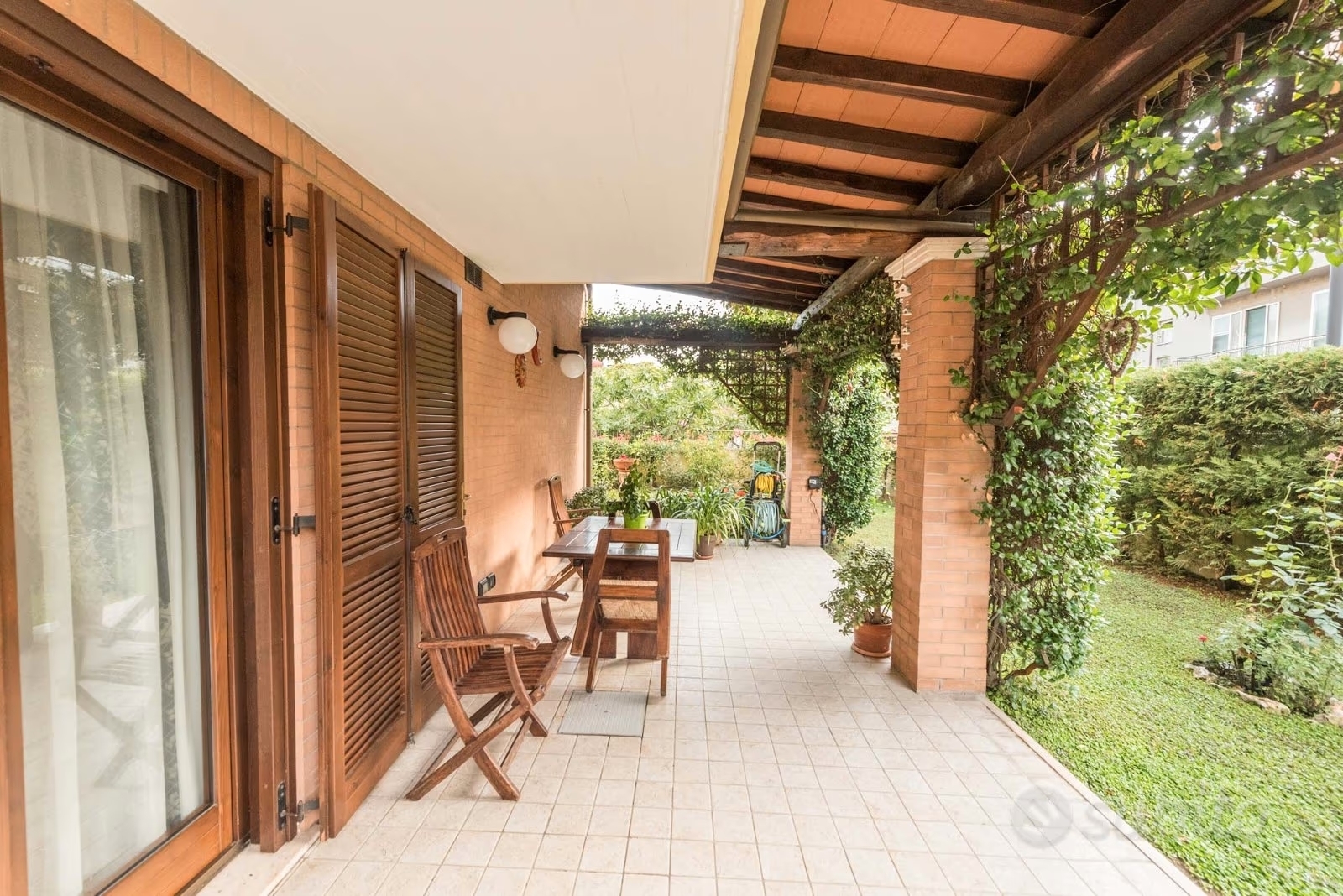 Immagine 1 di Villa in vendita  a Pescara