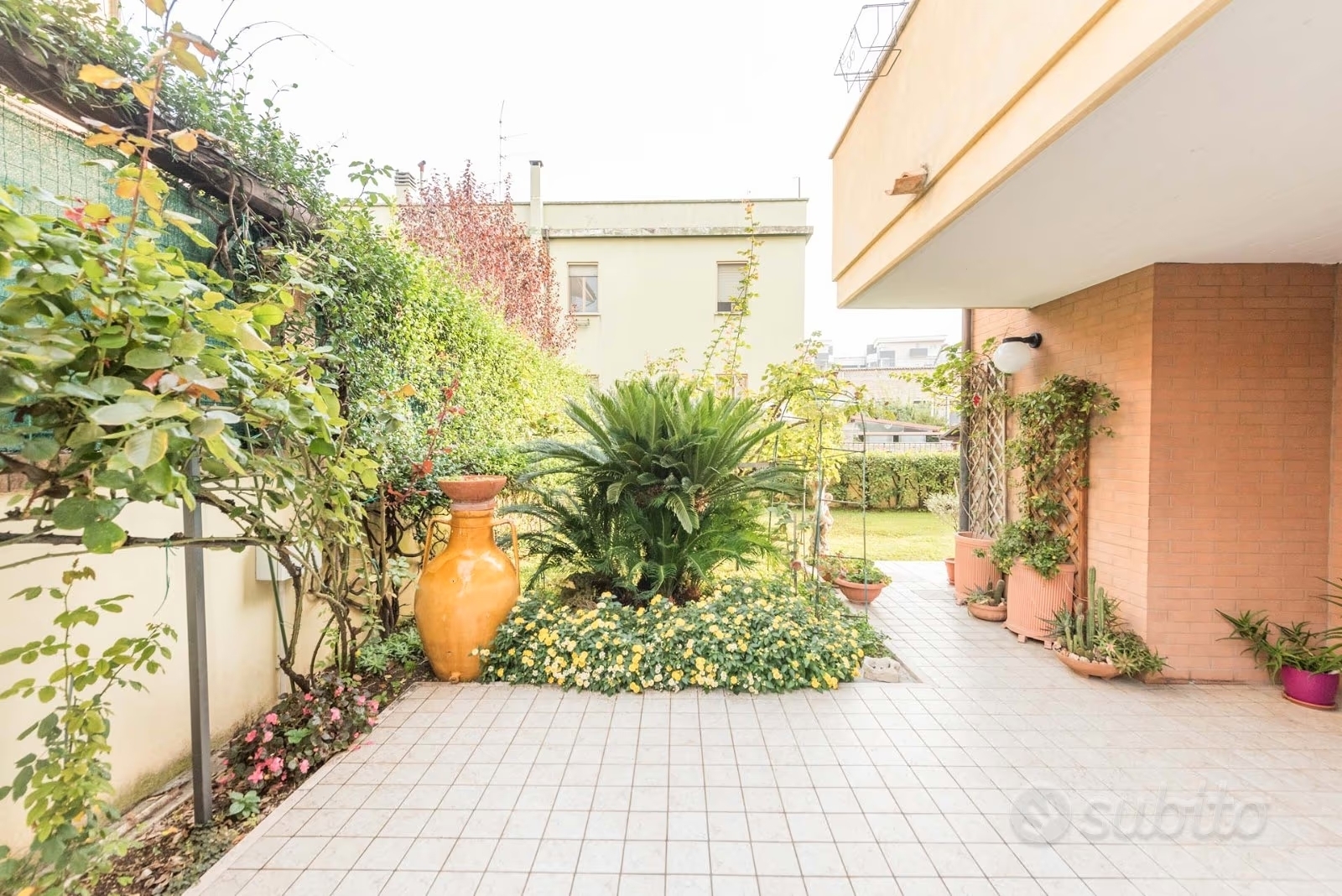 Immagine 4 di Villa in vendita  a Pescara