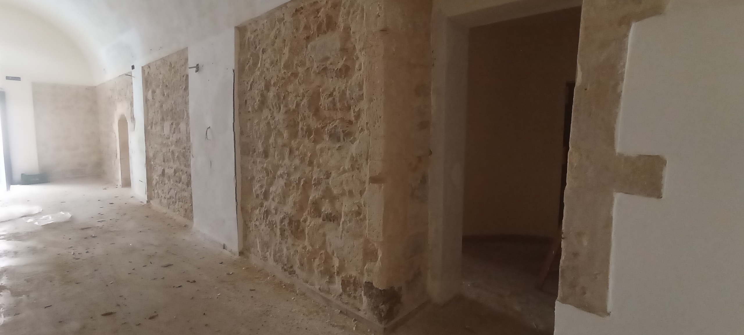 Immagine 6 di Locale commerciale in affitto  a Ragusa