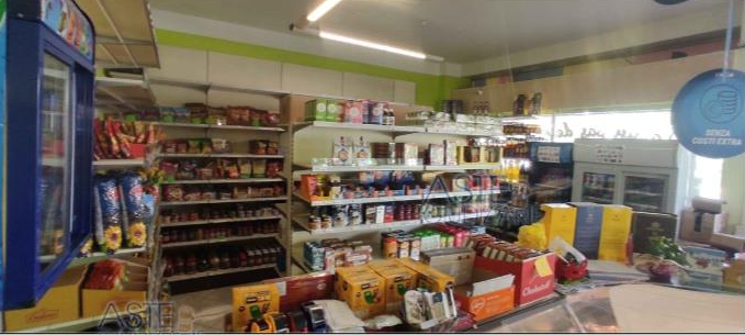 Immagine 1 di Locale commerciale in vendita  a Rimini