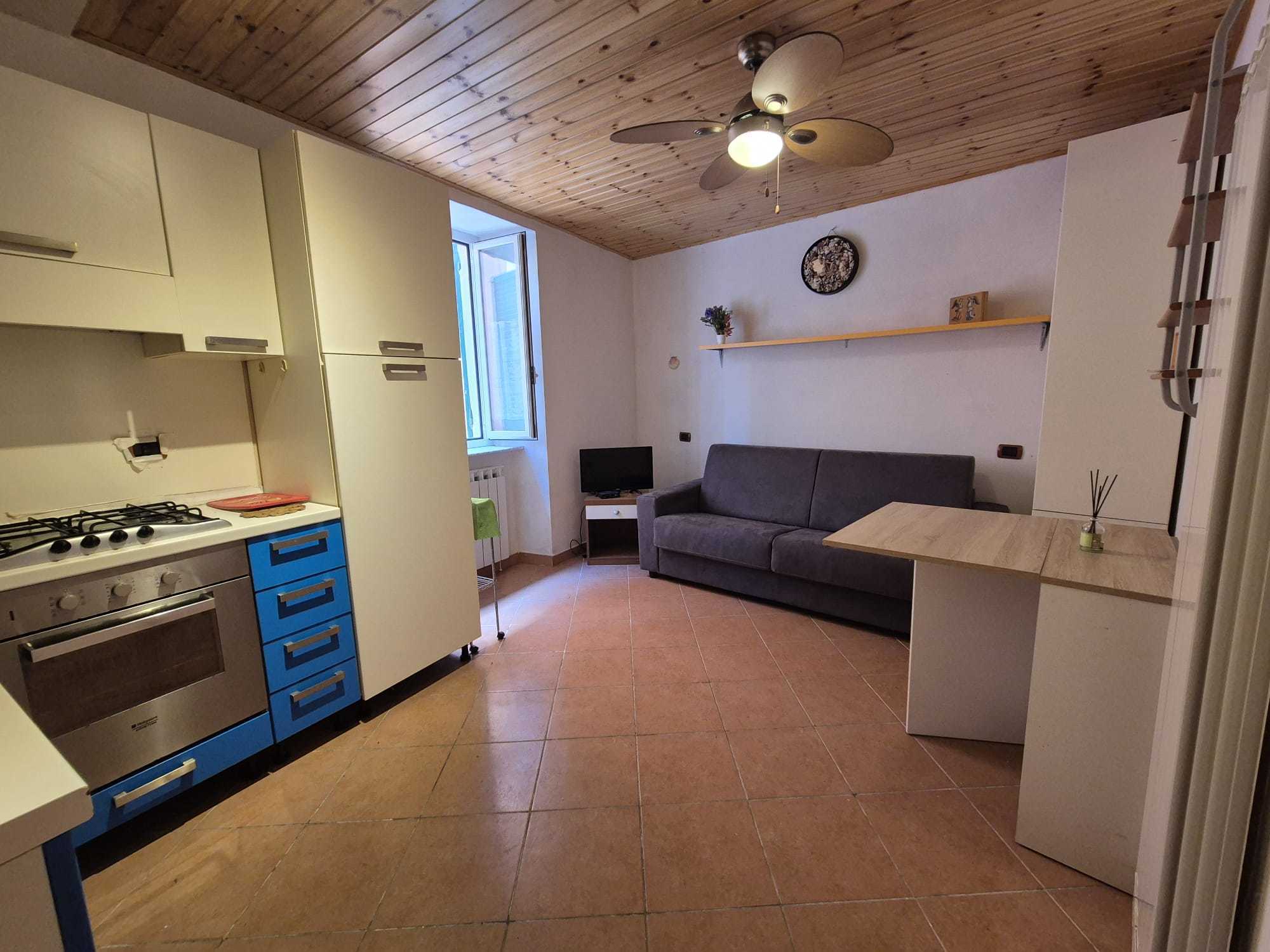 Immagine 5 di Monolocale in vendita  in Via delle Croce 9 a Sestri Levante