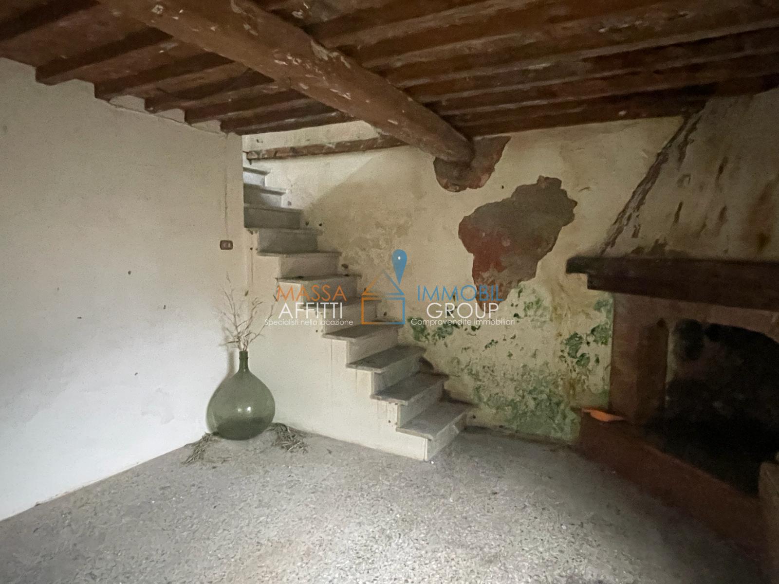 Immagine 23 di Casa semindipendente in vendita  in Via Monte Grappa 1 a Stazzema