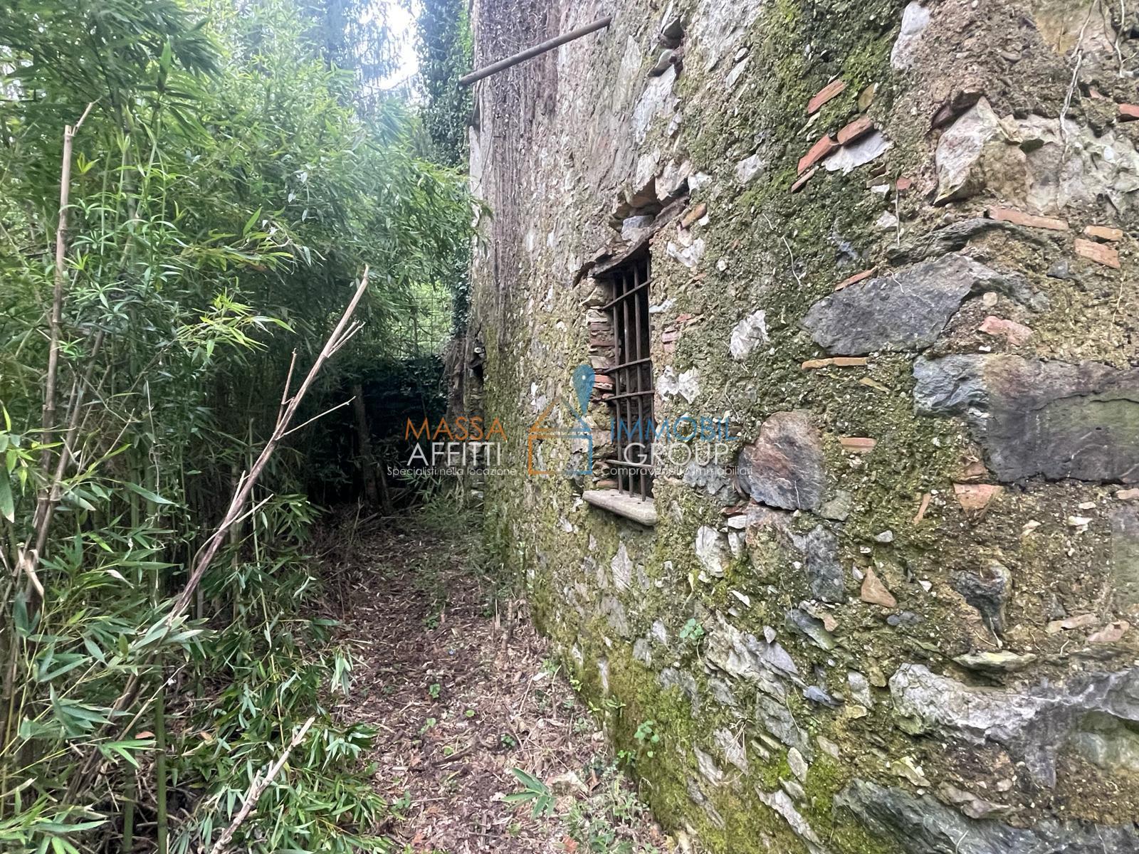 Immagine 10 di Casa semindipendente in vendita  in Via Monte Grappa 1 a Stazzema