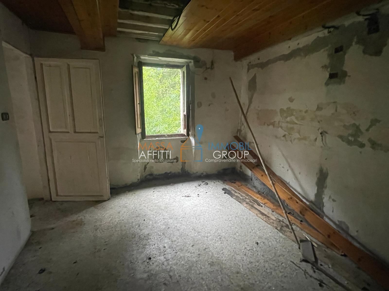 Immagine 25 di Casa semindipendente in vendita  in Via Monte Grappa 1 a Stazzema