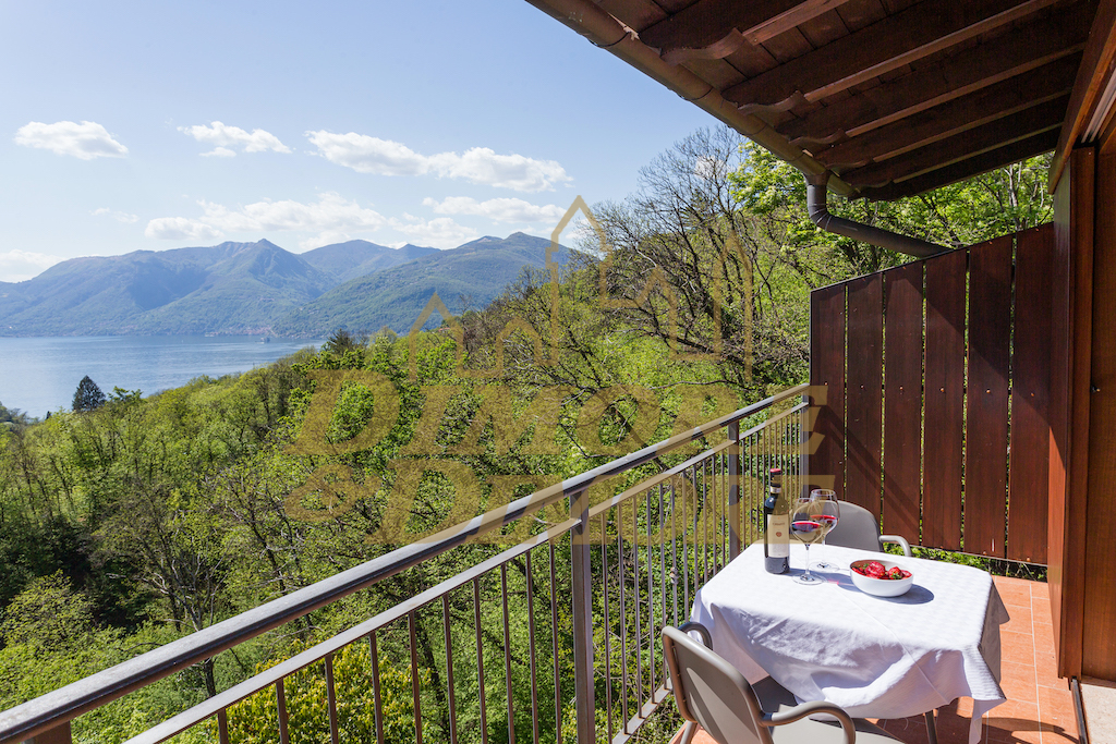 Immagine 16 di Villetta a schiera in vendita  a Luino