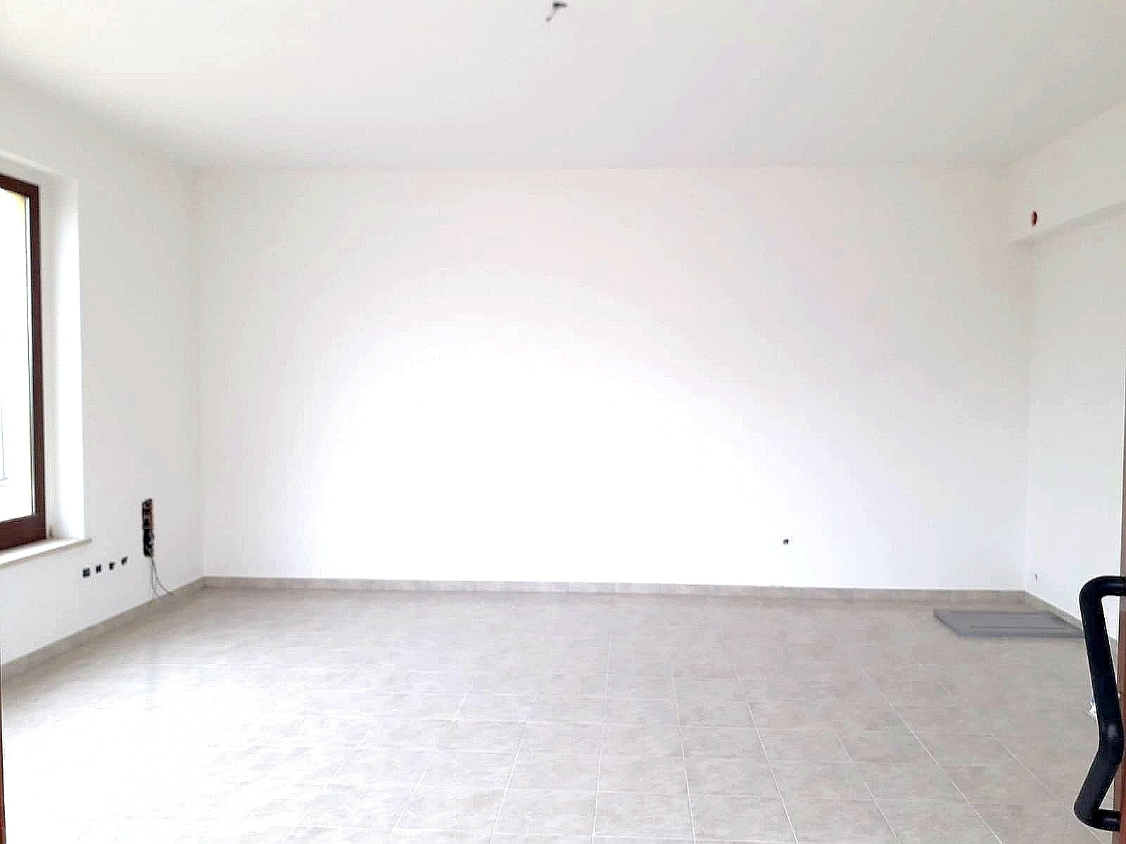 Immagine 7 di Locale commerciale in affitto  in VIA F.GALLIANI a Altino