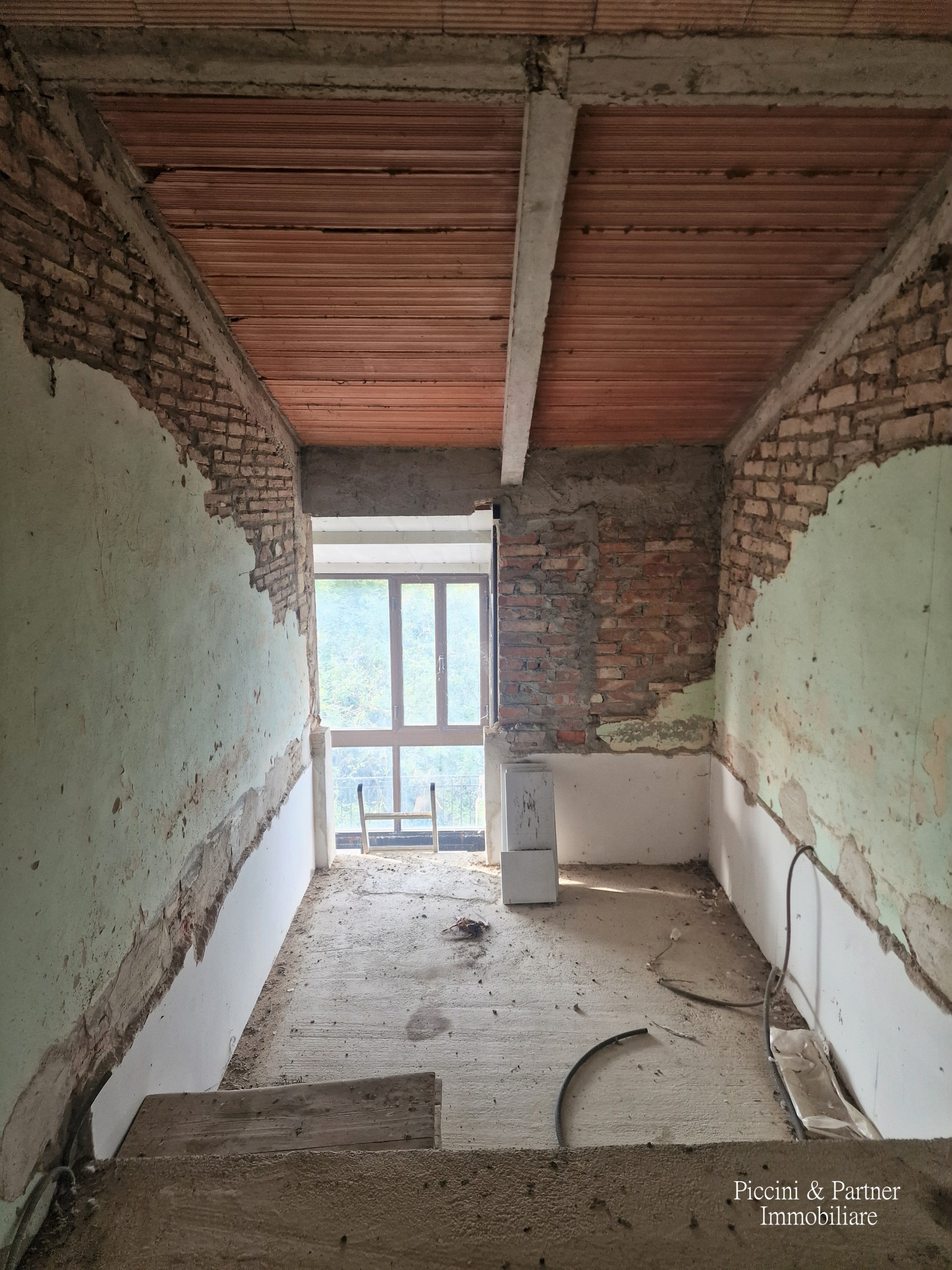 Immagine 46 di Pentalocale in vendita  in Via dei Partigiani 57 a Castiglione Del Lago