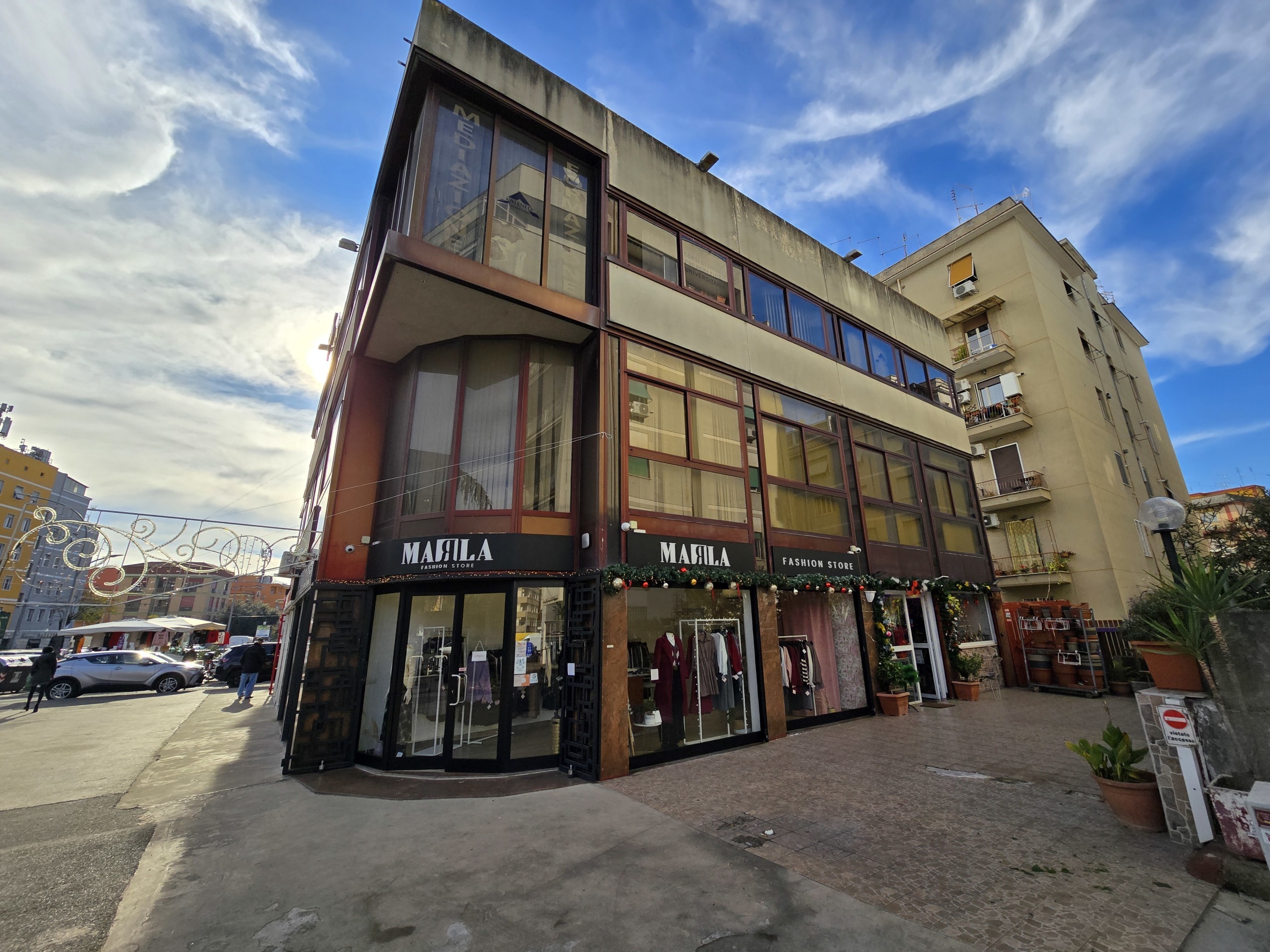 Immagine 11 di Palazzo in vendita  in Via degli Abeti 29 a Roma