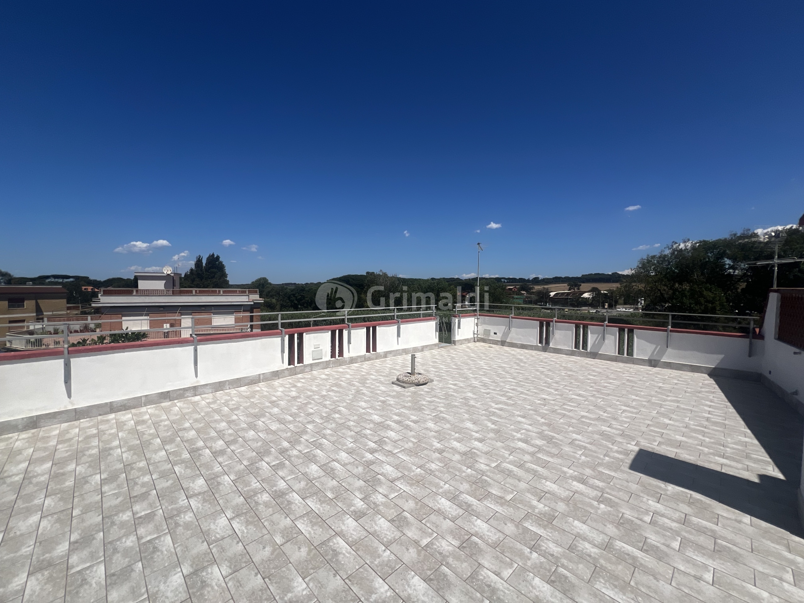 Immagine 2 di Attico in vendita  in Viale Ametista 42 a Anzio