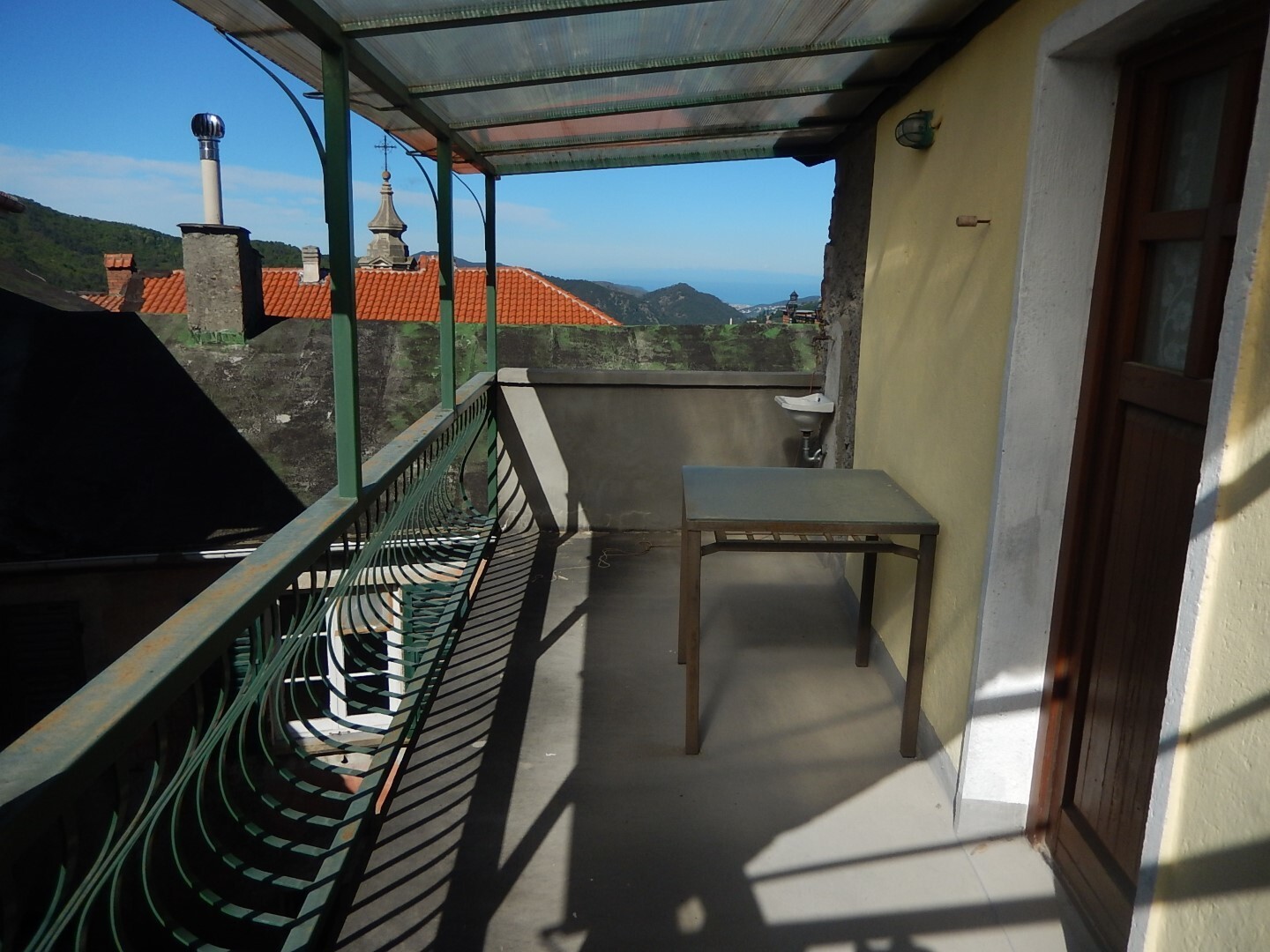 Immagine 3 di Trilocale in vendita  in Via alla Chiesa a Castiglione Chiavarese