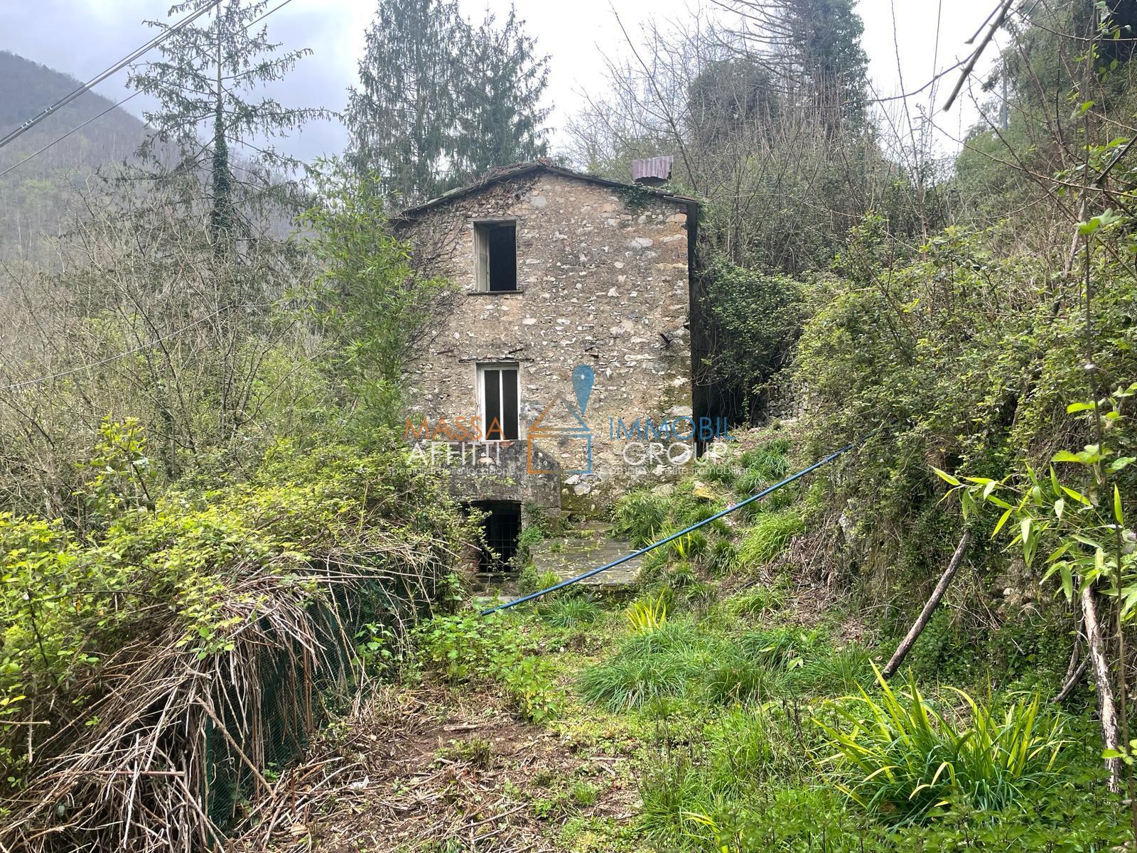 Immagine 14 di Casa semindipendente in vendita  in Via Monte Grappa 1 a Stazzema