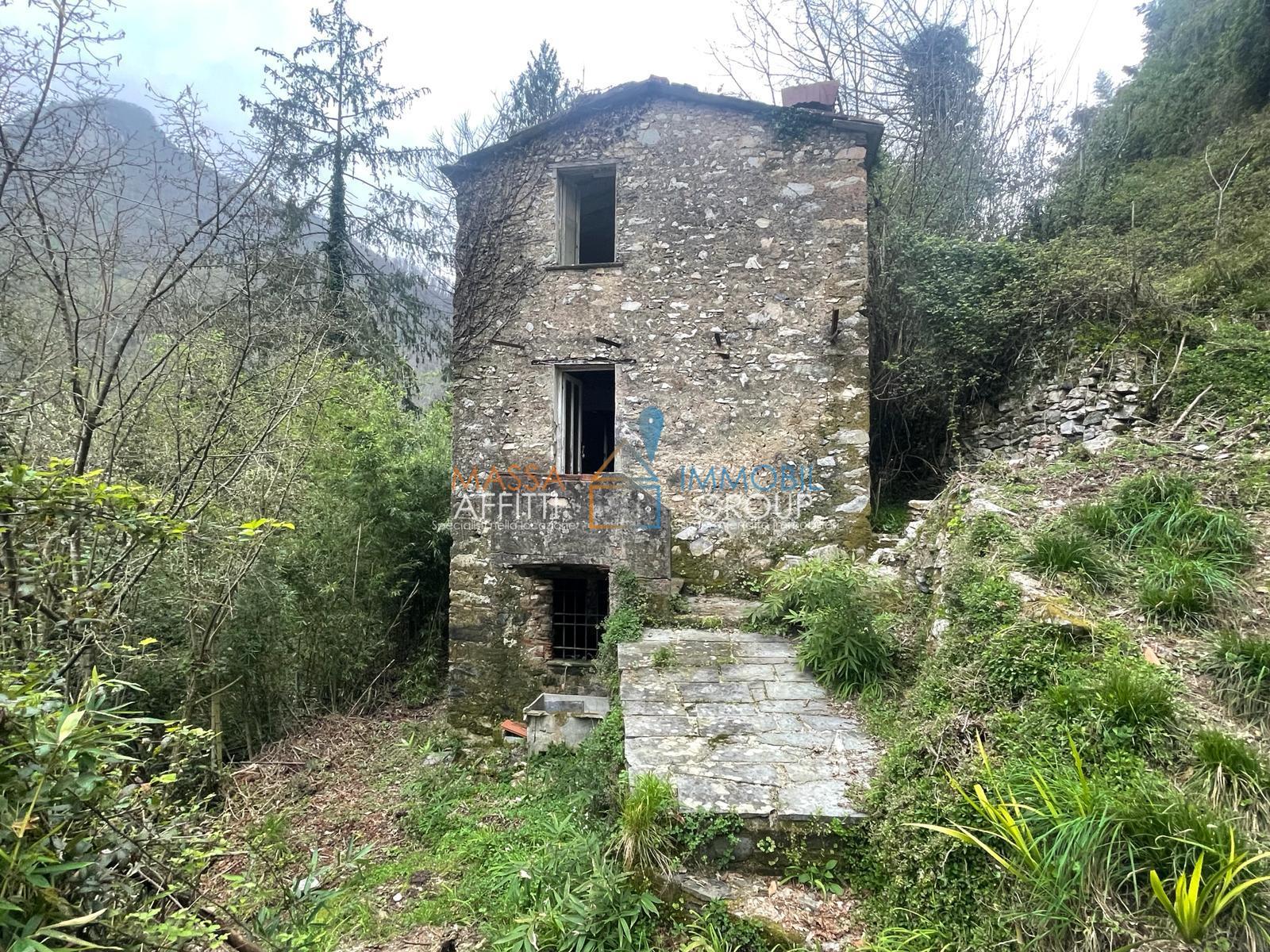 Immagine 3 di Casa semindipendente in vendita  in Via Monte Grappa 1 a Stazzema