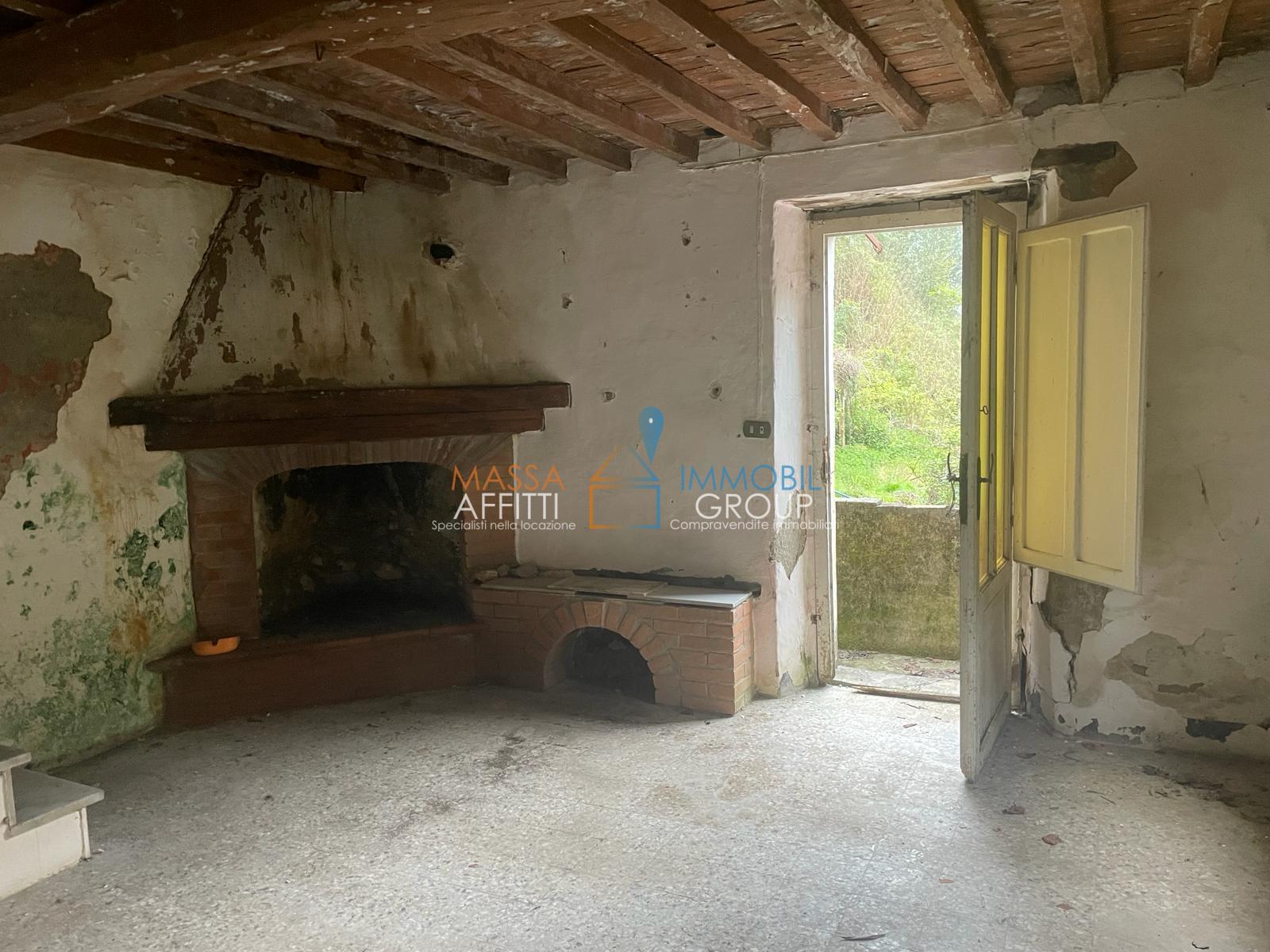 Immagine 28 di Casa semindipendente in vendita  in Via Monte Grappa 1 a Stazzema