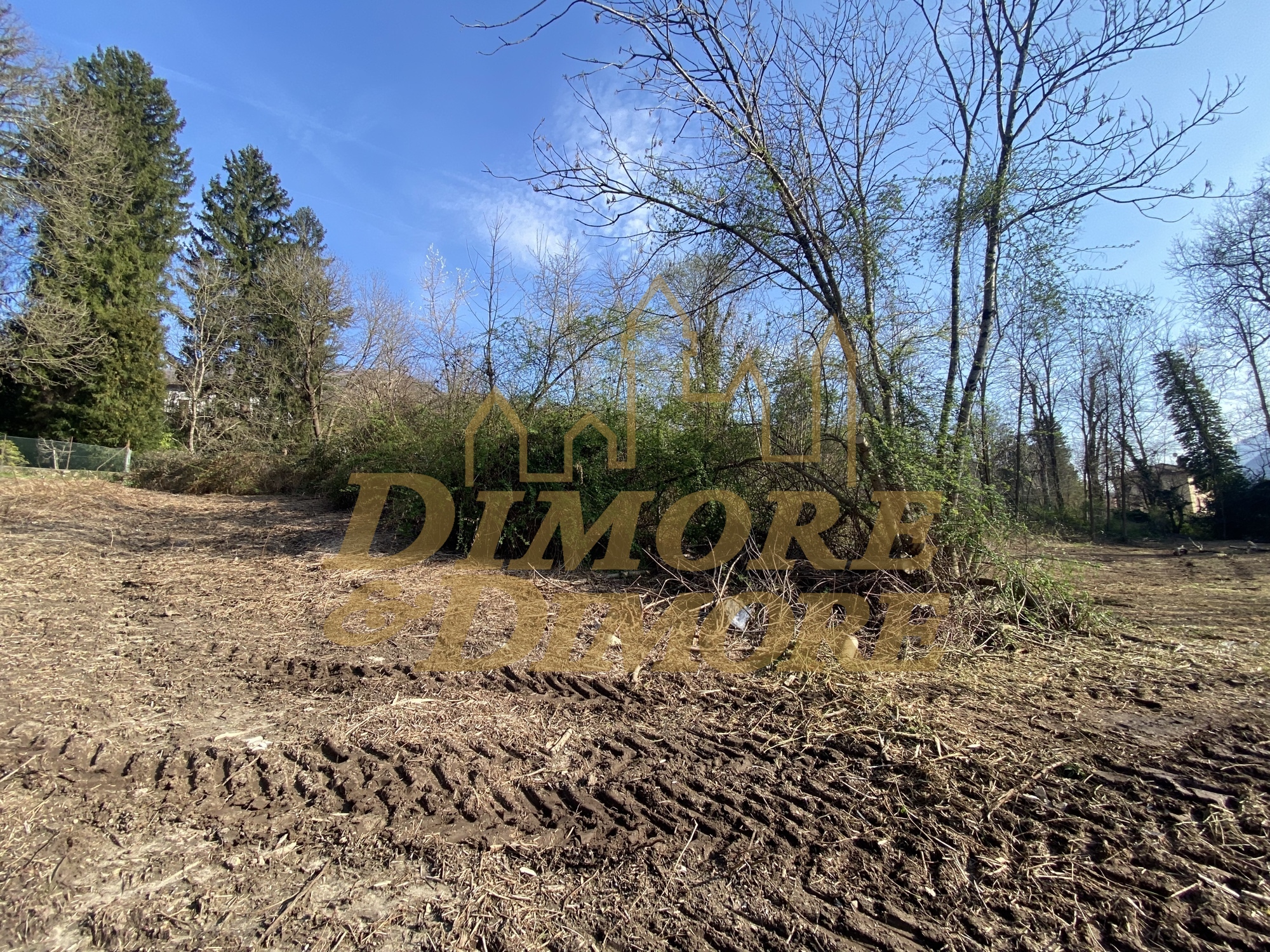 Immagine 11 di Terreno edificabile in vendita  in Via G. Andreani 2 a Valganna