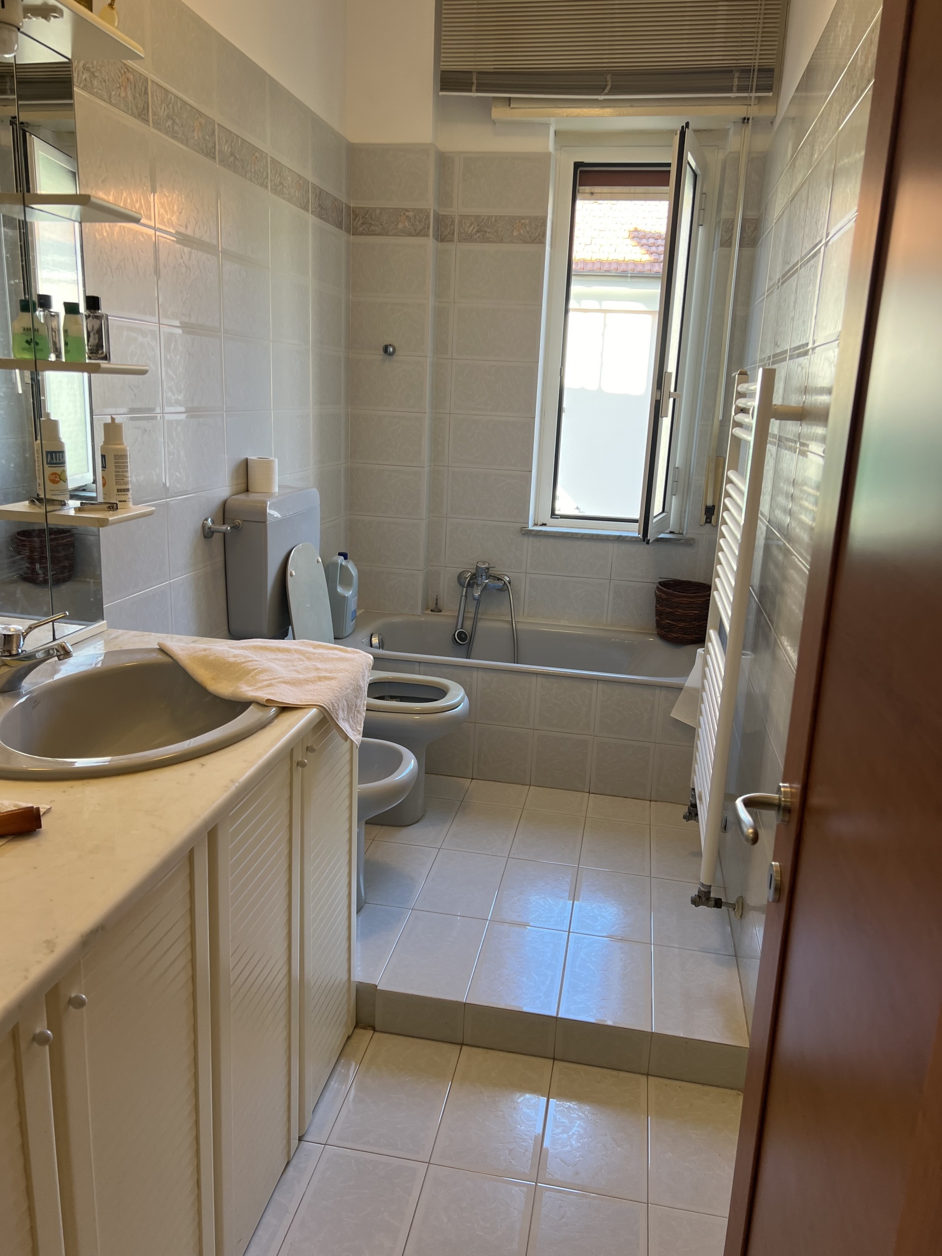 Immagine 10 di Trilocale in vendita  in Via IV Novembre a Borgio Verezzi