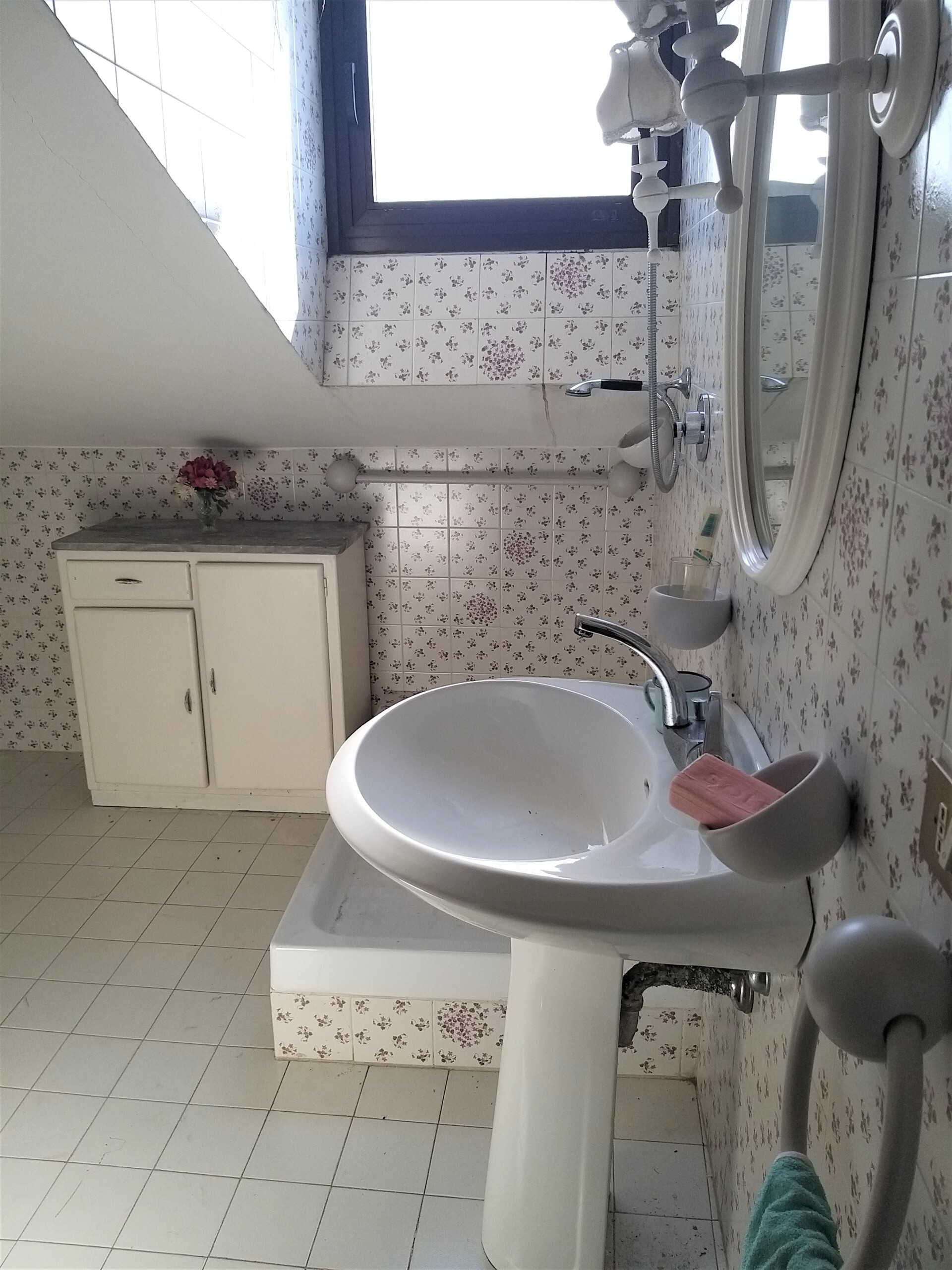 Immagine 26 di Quadrilocale in vendita  in Piazza Cesare Caporali 4 a Castiglione Del Lago