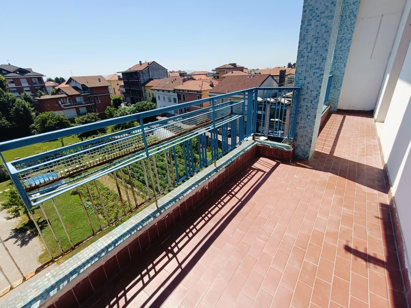 Immagine 28 di Quadrilocale in vendita  in Via Remmert F,lli 21 a Ciriè