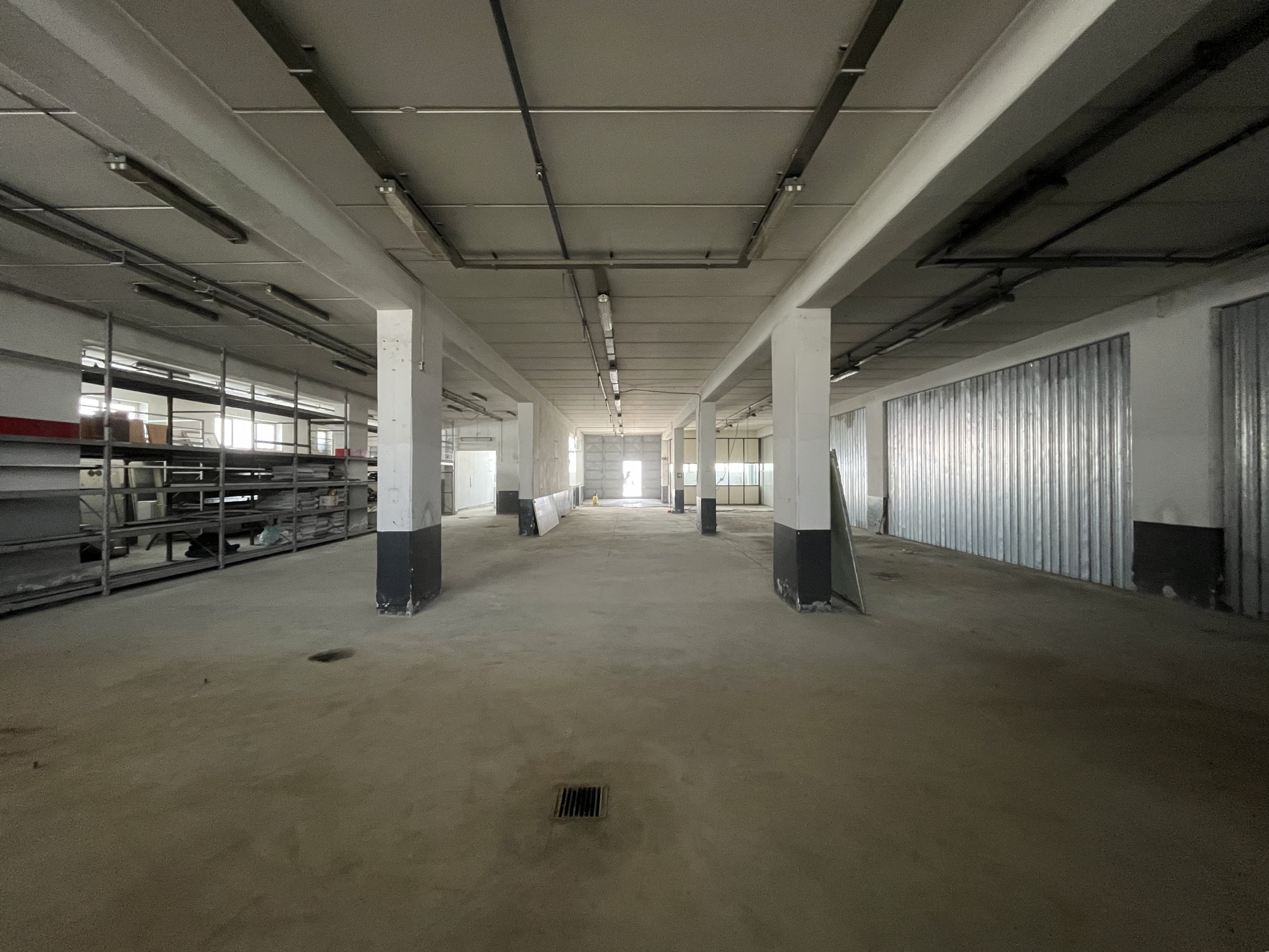 Immagine 4 di Magazzino in affitto  in Viale della Valle Lucrezia 50 a Catanzaro