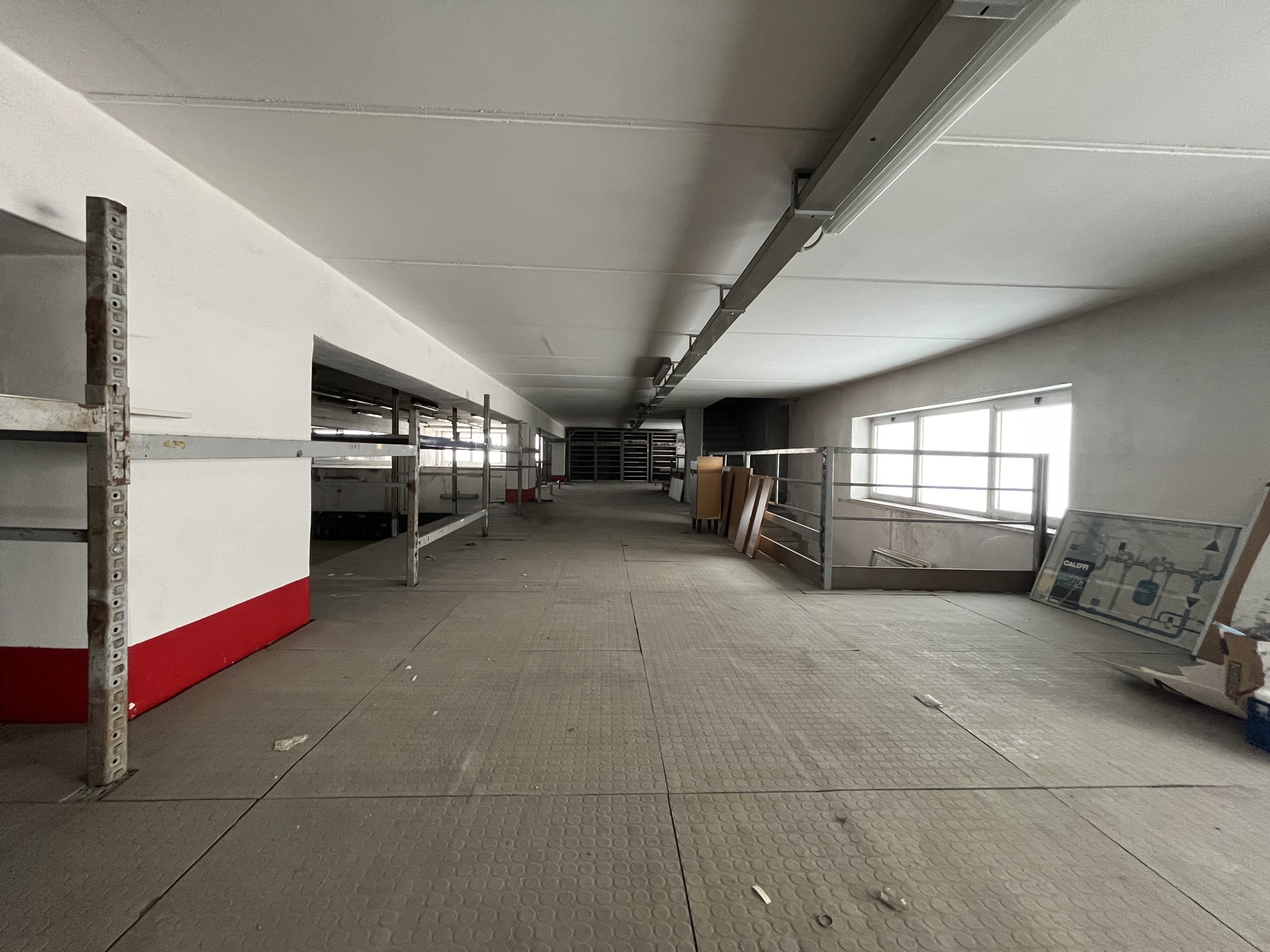 Immagine 2 di Magazzino in affitto  in Viale della Valle Lucrezia 50 a Catanzaro