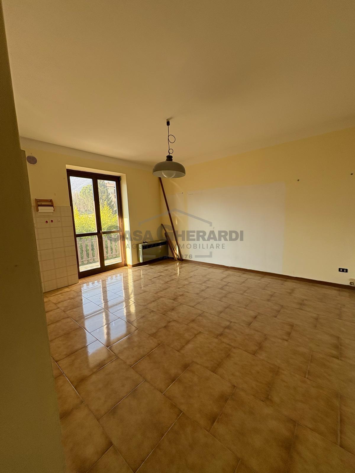 Immagine 12 di Trilocale in vendita  in Via Santa Geltrude Comensoli a Rota D'imagna