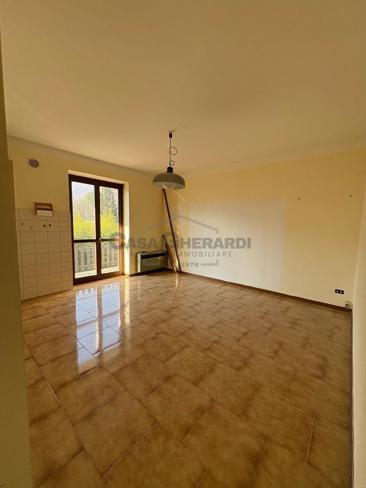 Immagine 10 di Trilocale in vendita  in Via Santa Geltrude Comensoli a Rota D'imagna