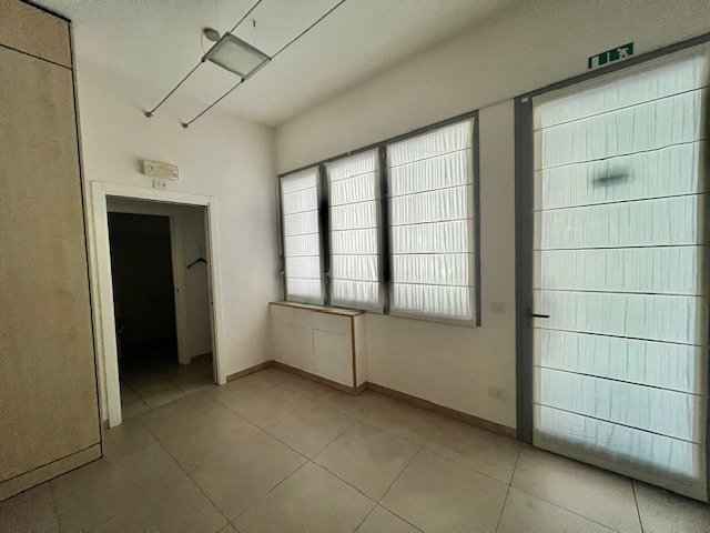 Immagine 6 di Ufficio in vendita  a Cesena