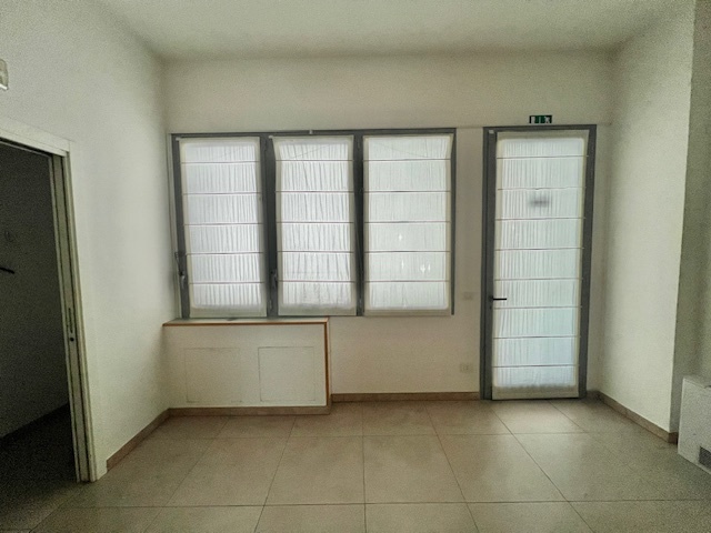 Immagine 7 di Ufficio in vendita  a Cesena