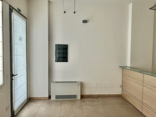 Immagine 2 di Ufficio in vendita  a Cesena