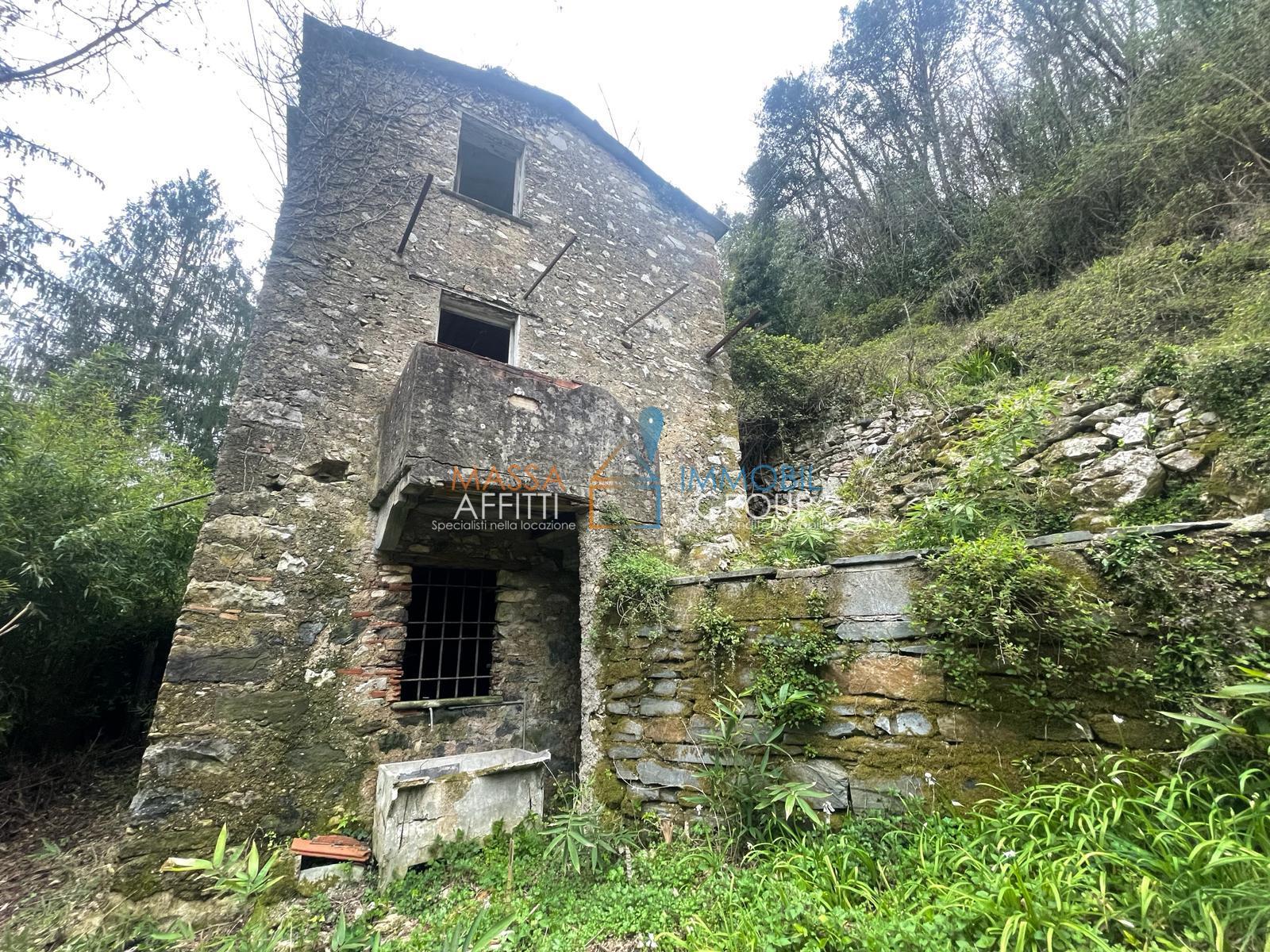 Immagine 2 di Casa semindipendente in vendita  in Via Monte Grappa 1 a Stazzema